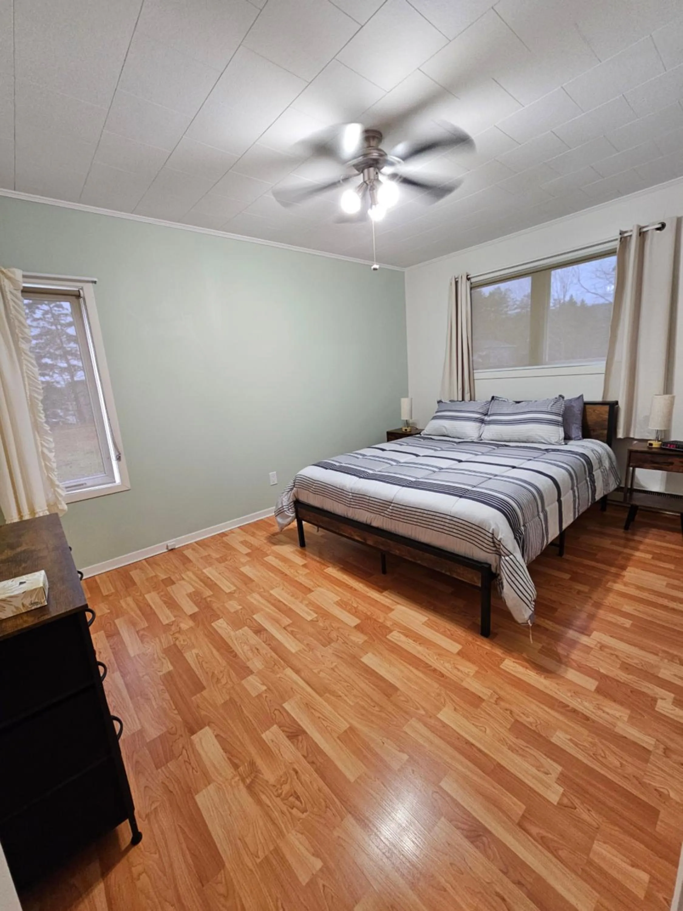 Photo of the whole room, Bed in Fair Isle Motel & The Nest