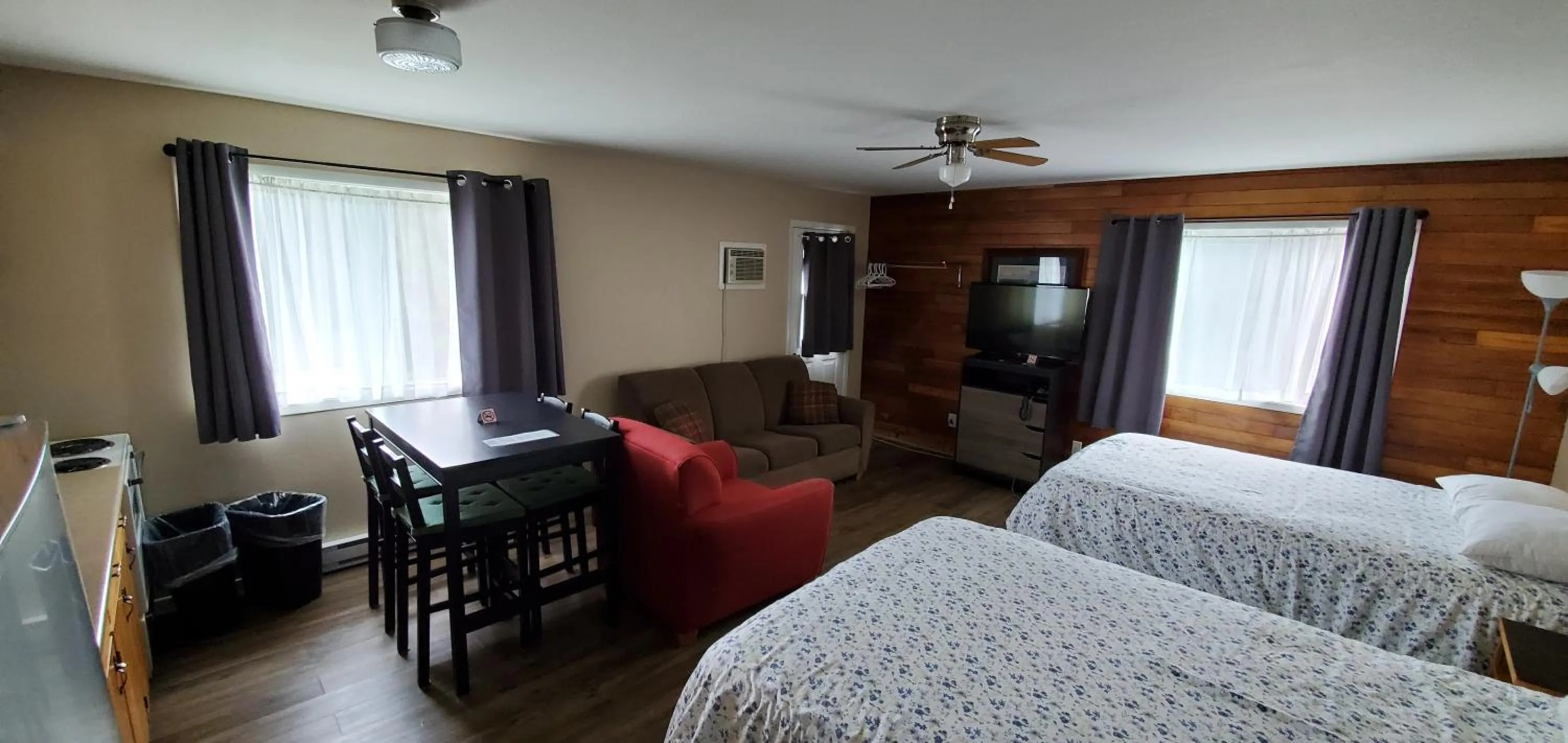 Photo of the whole room, Bed in Fair Isle Motel & The Nest