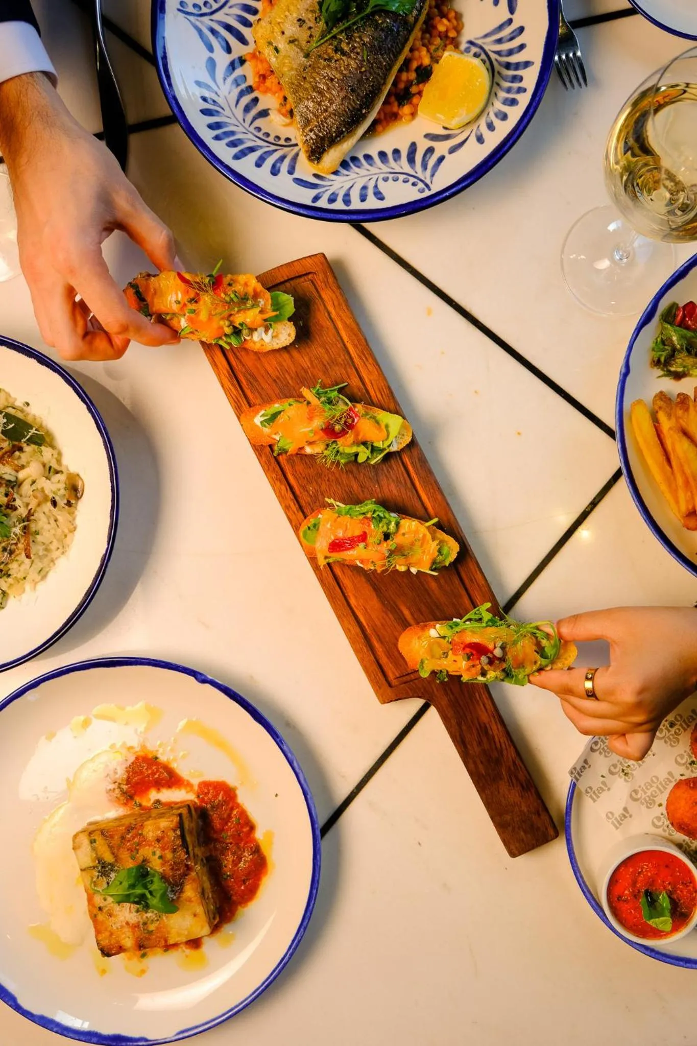 Restaurant/places to eat in Media One Hotel