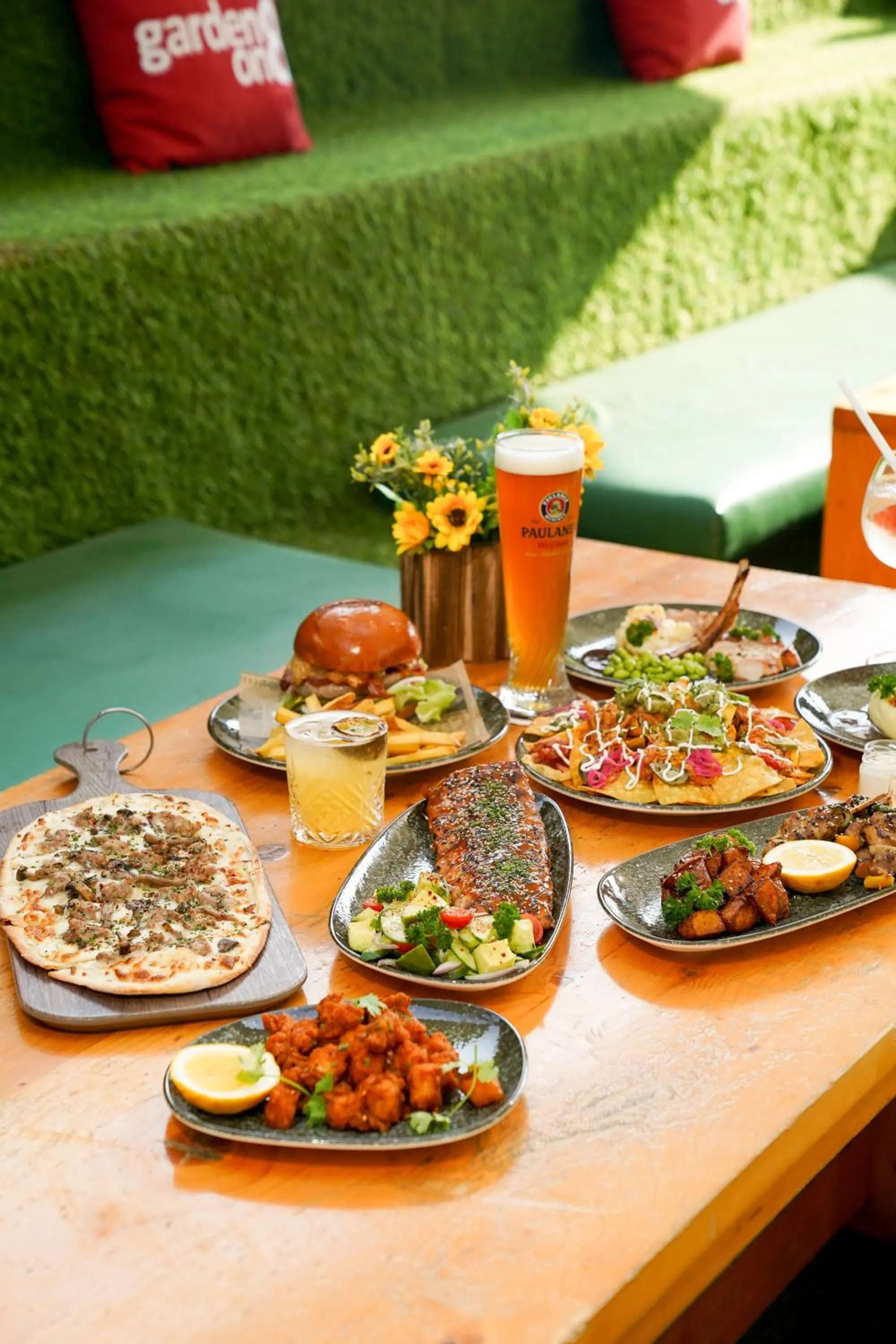 Food and drinks in Media One Hotel