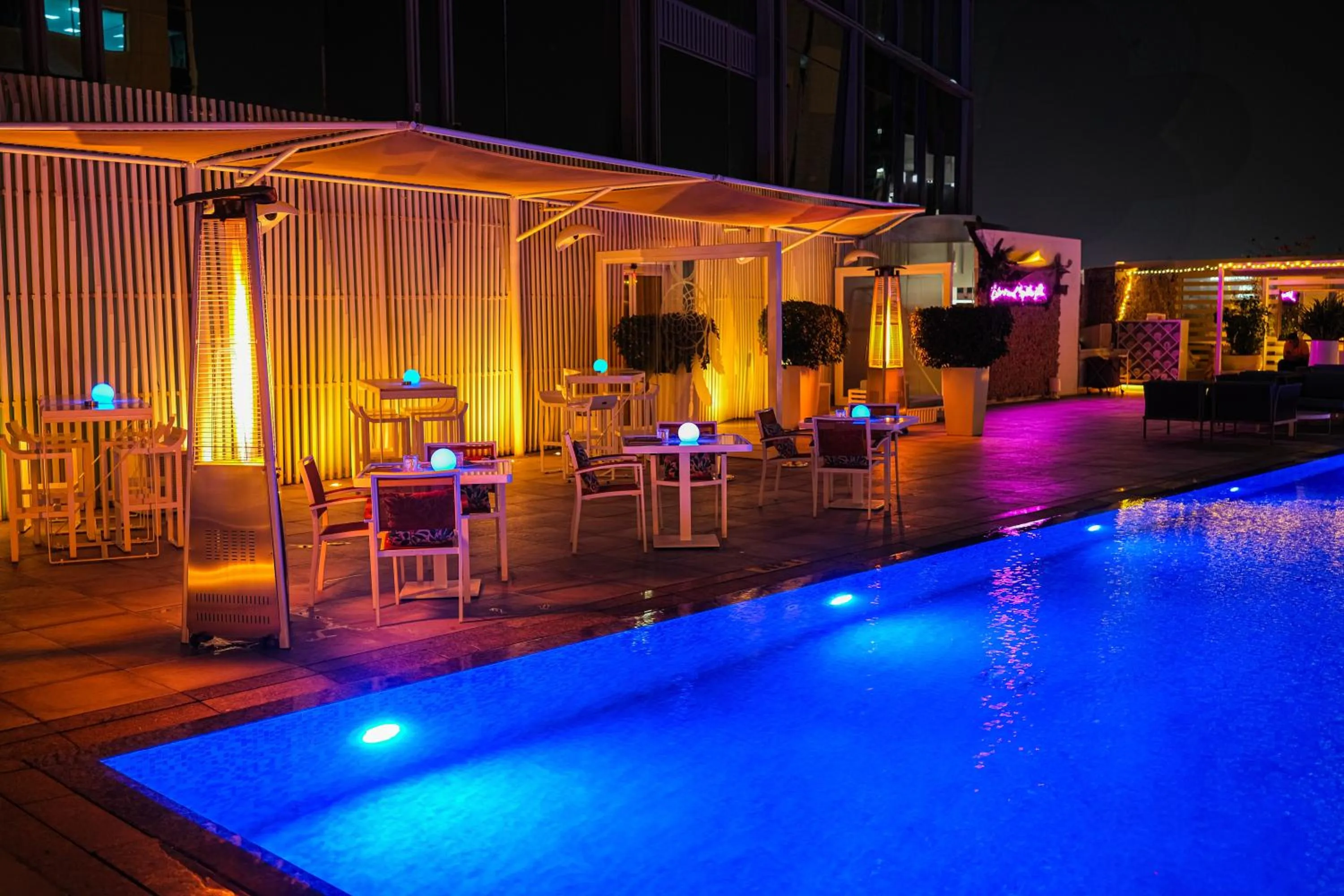 Restaurant/places to eat in Media One Hotel