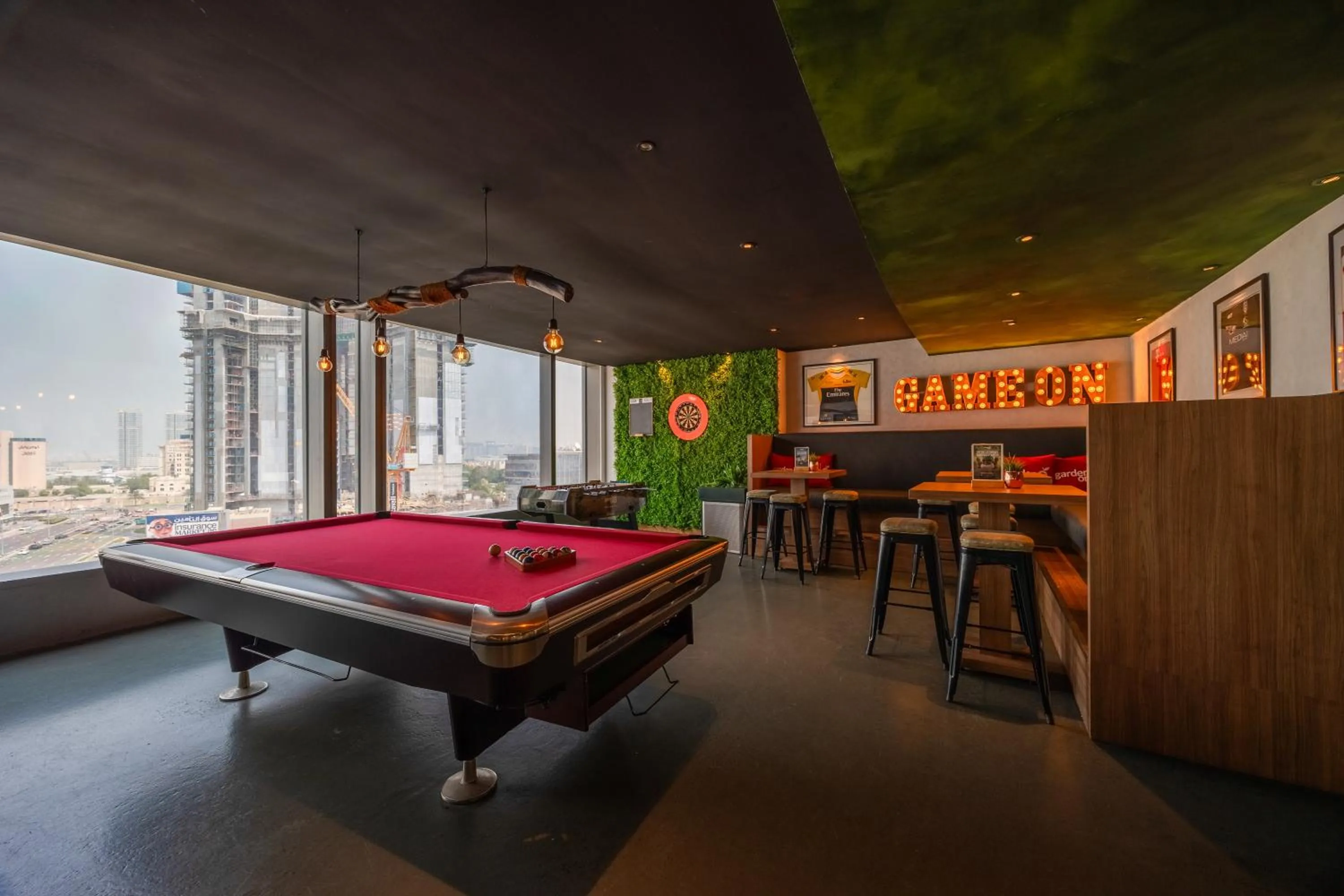 Restaurant/places to eat in Media One Hotel