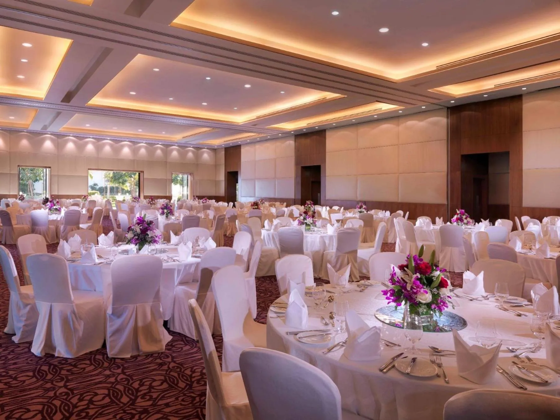 Banquet/Function facilities in Yas Plaza Mangroves by IHG