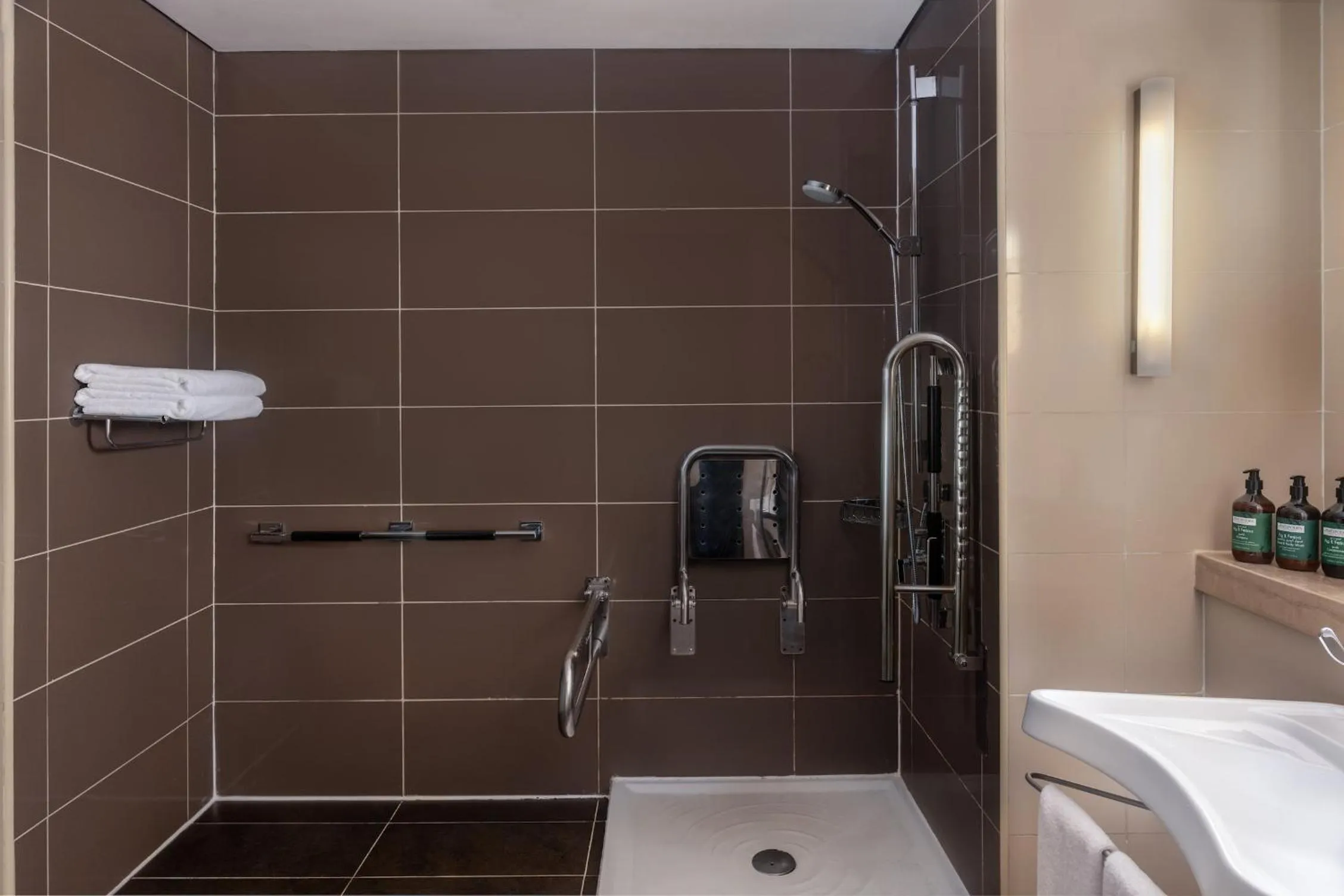 Photo of the whole room in Yas Plaza Mangroves by IHG