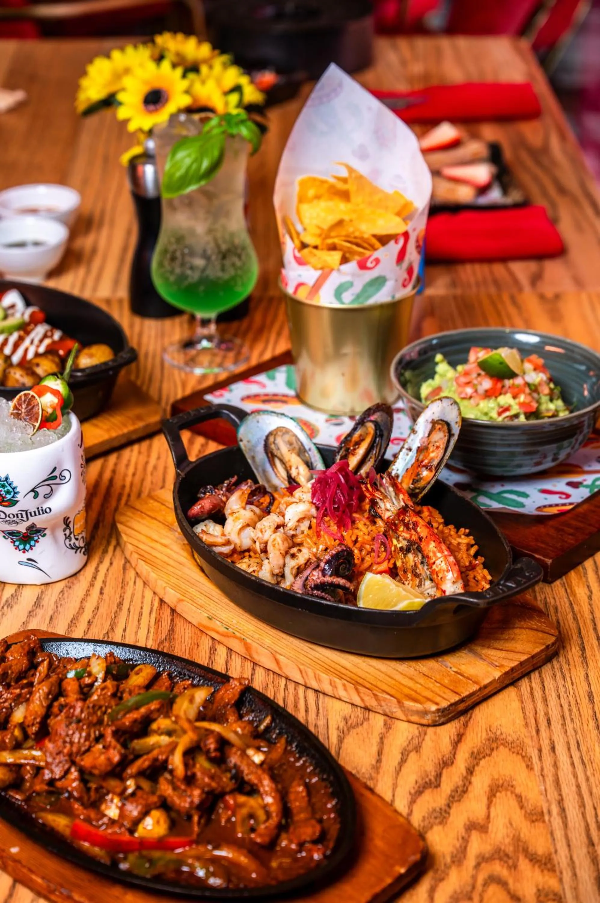 Restaurant/places to eat in Yas Plaza Mangroves by IHG