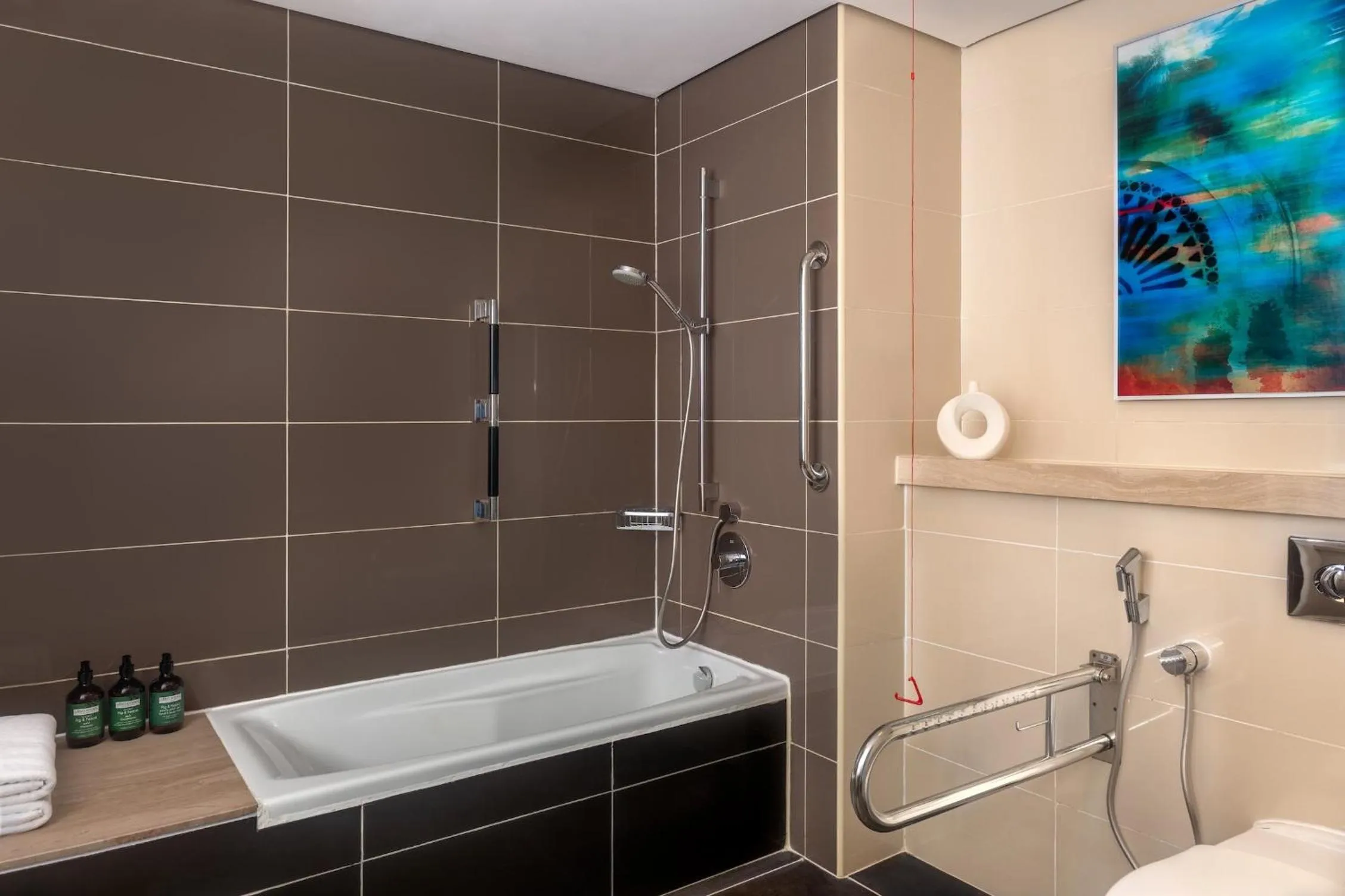 Photo of the whole room in Yas Plaza Mangroves by IHG