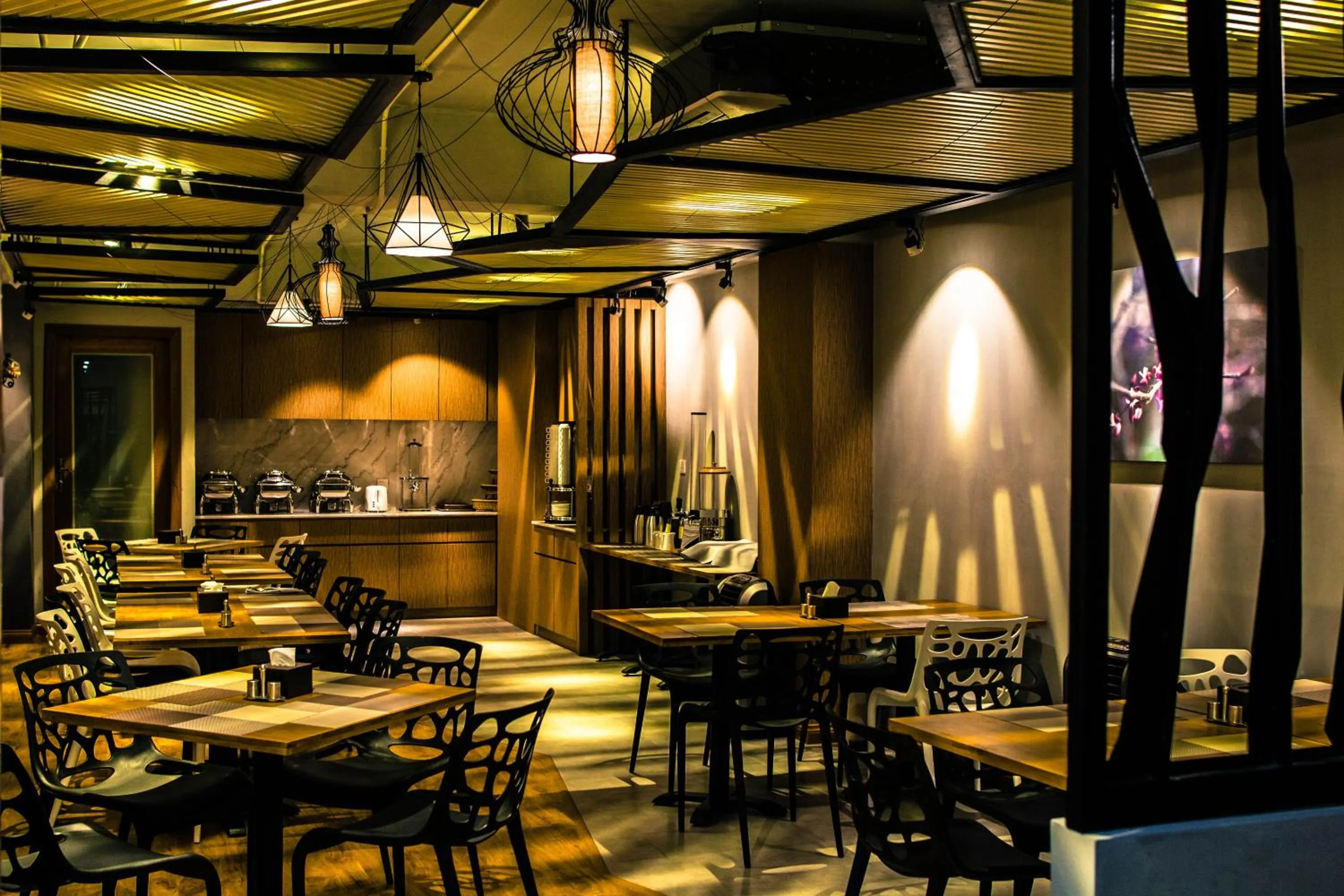 Restaurant/places to eat in Point Boutique Hotel