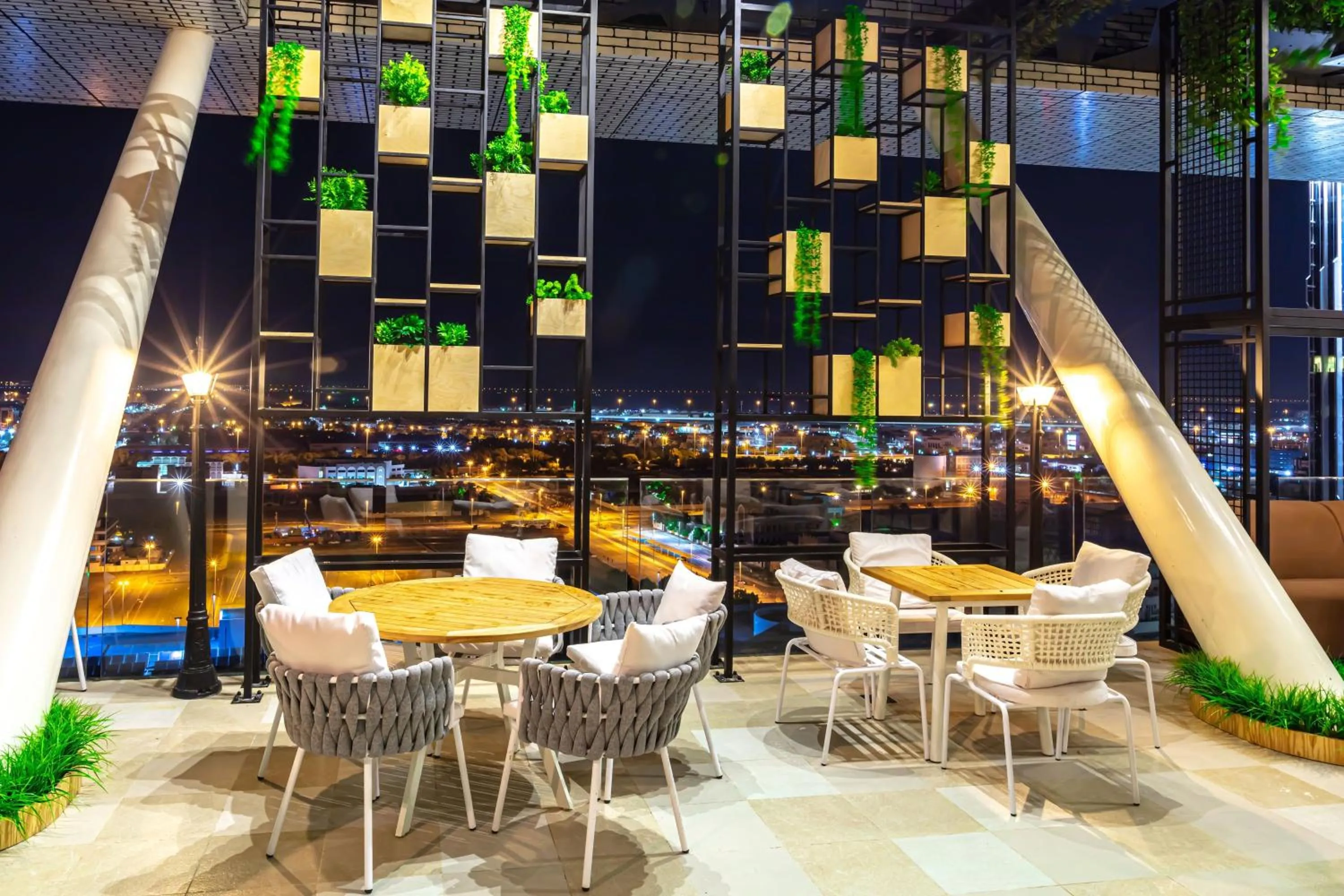 Lounge or bar in Aloft Abu Dhabi