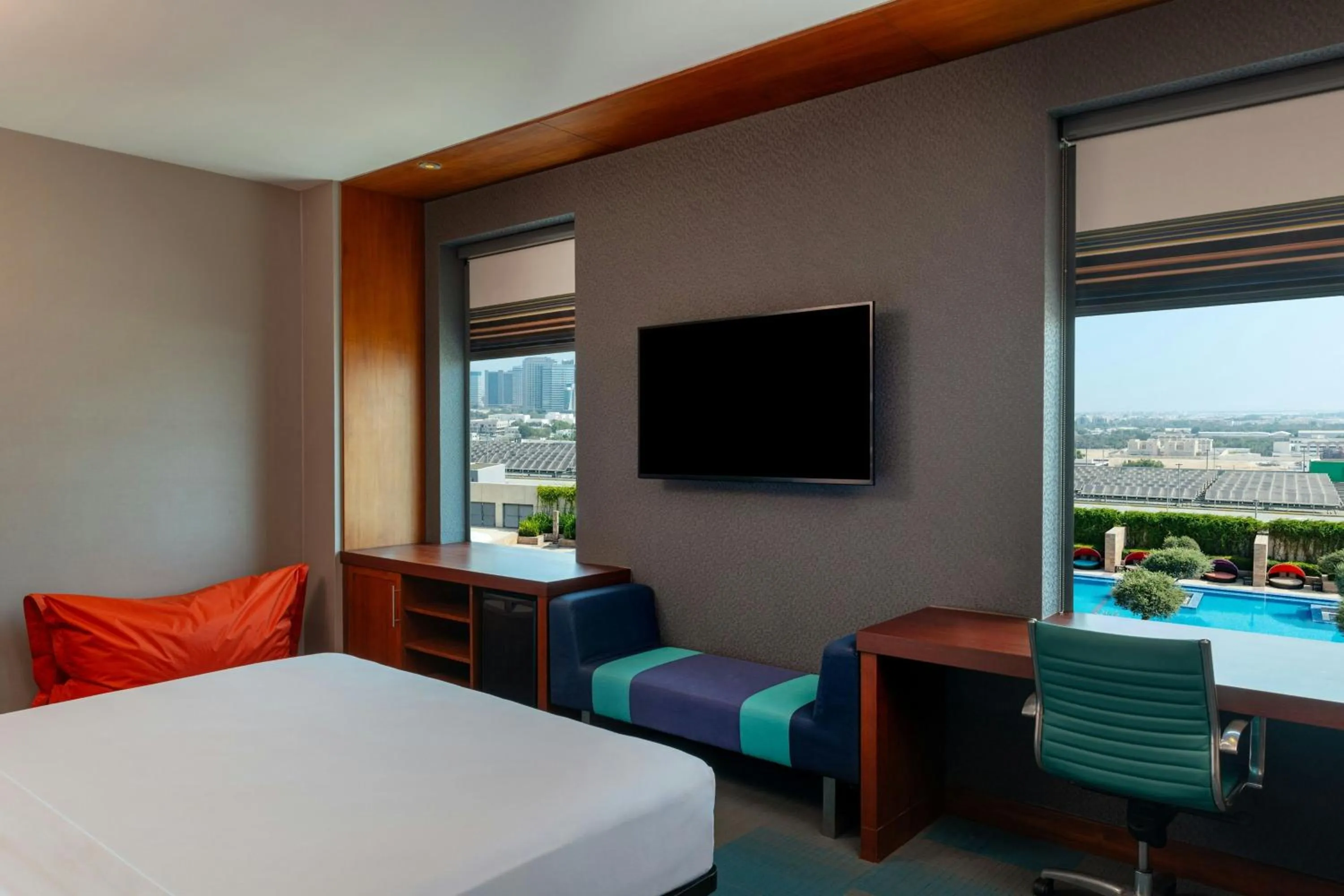 Photo of the whole room, Bed in Aloft Abu Dhabi