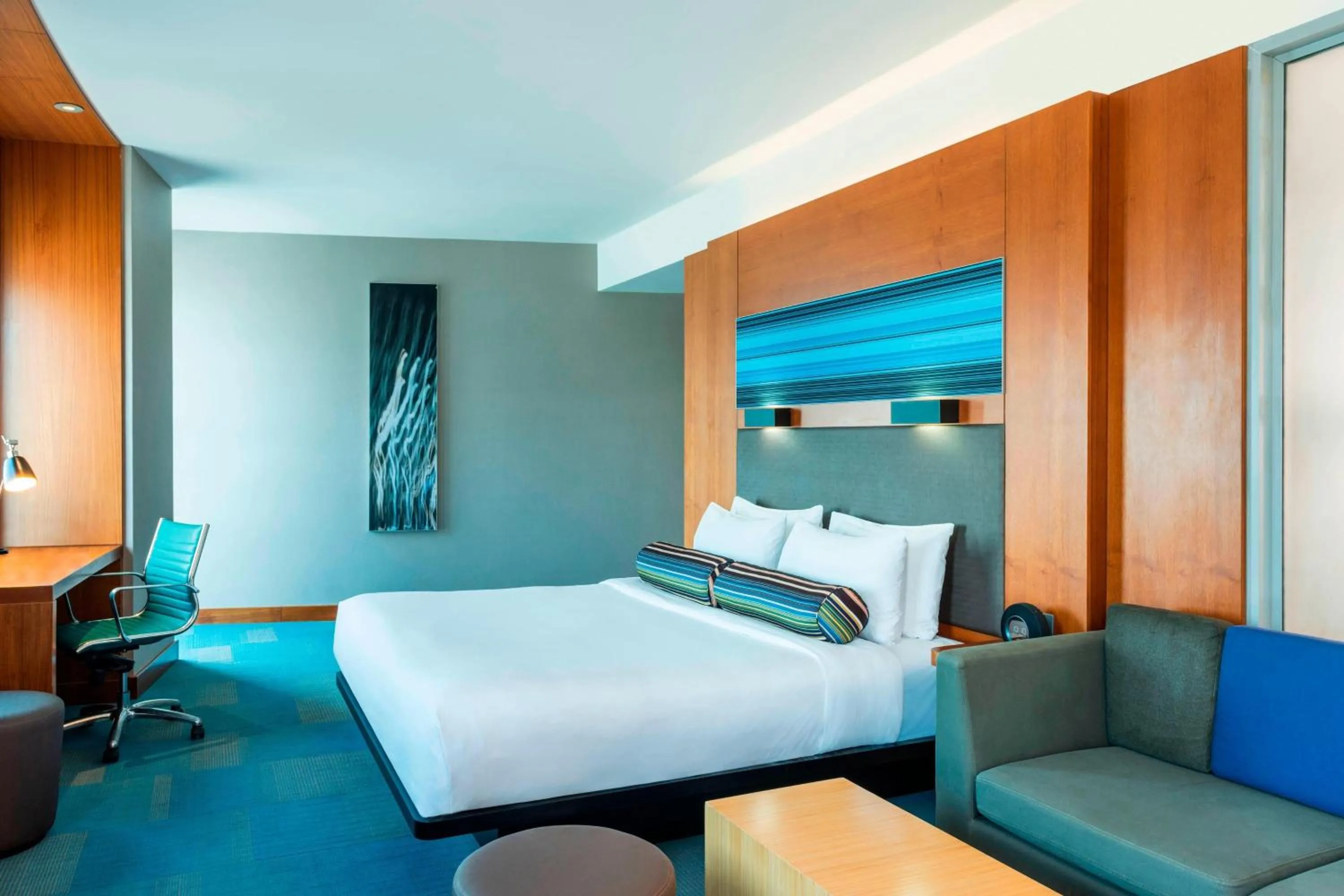 Photo of the whole room, Bed in Aloft Abu Dhabi