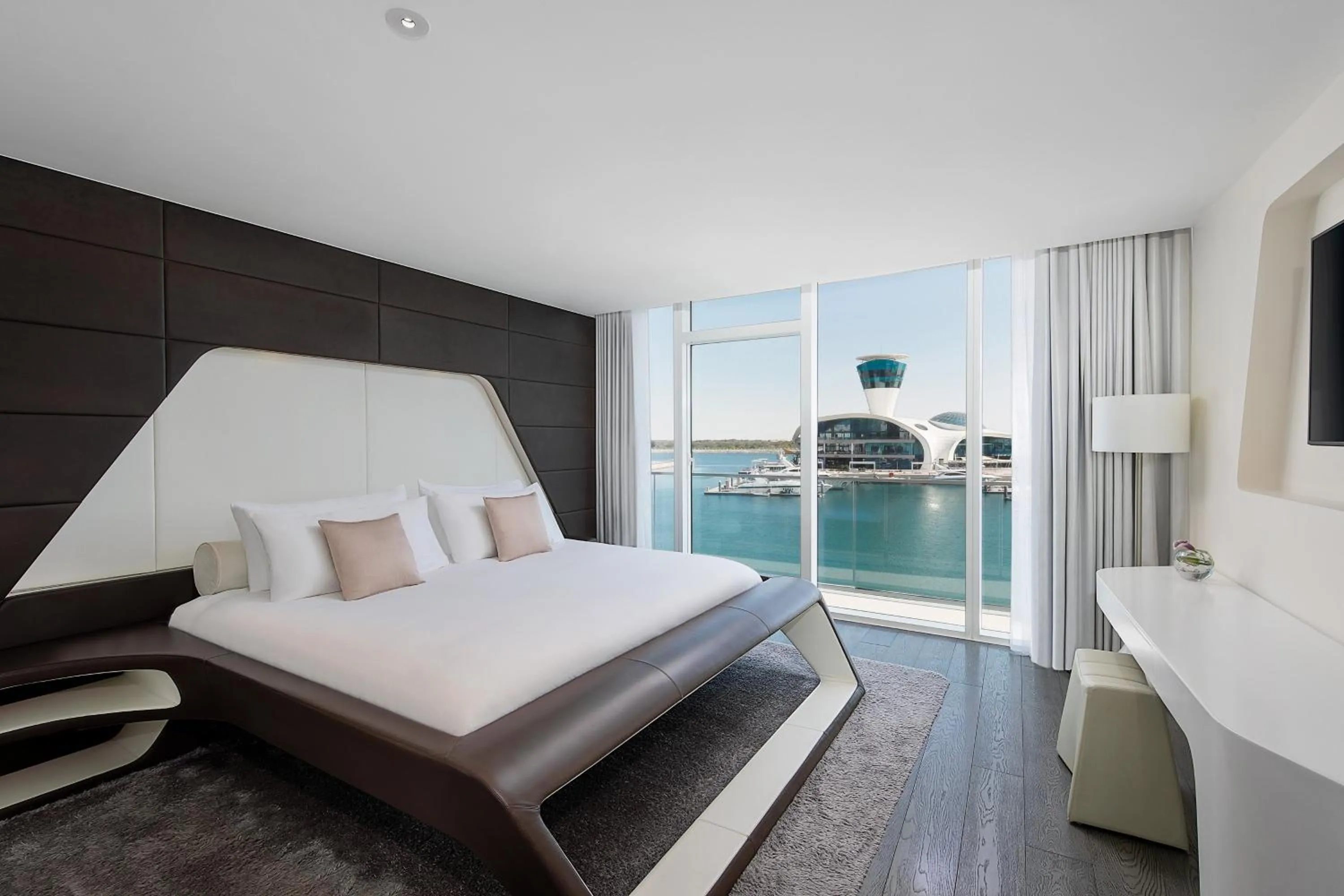 Bedroom, Bed in W Abu Dhabi - Yas Island