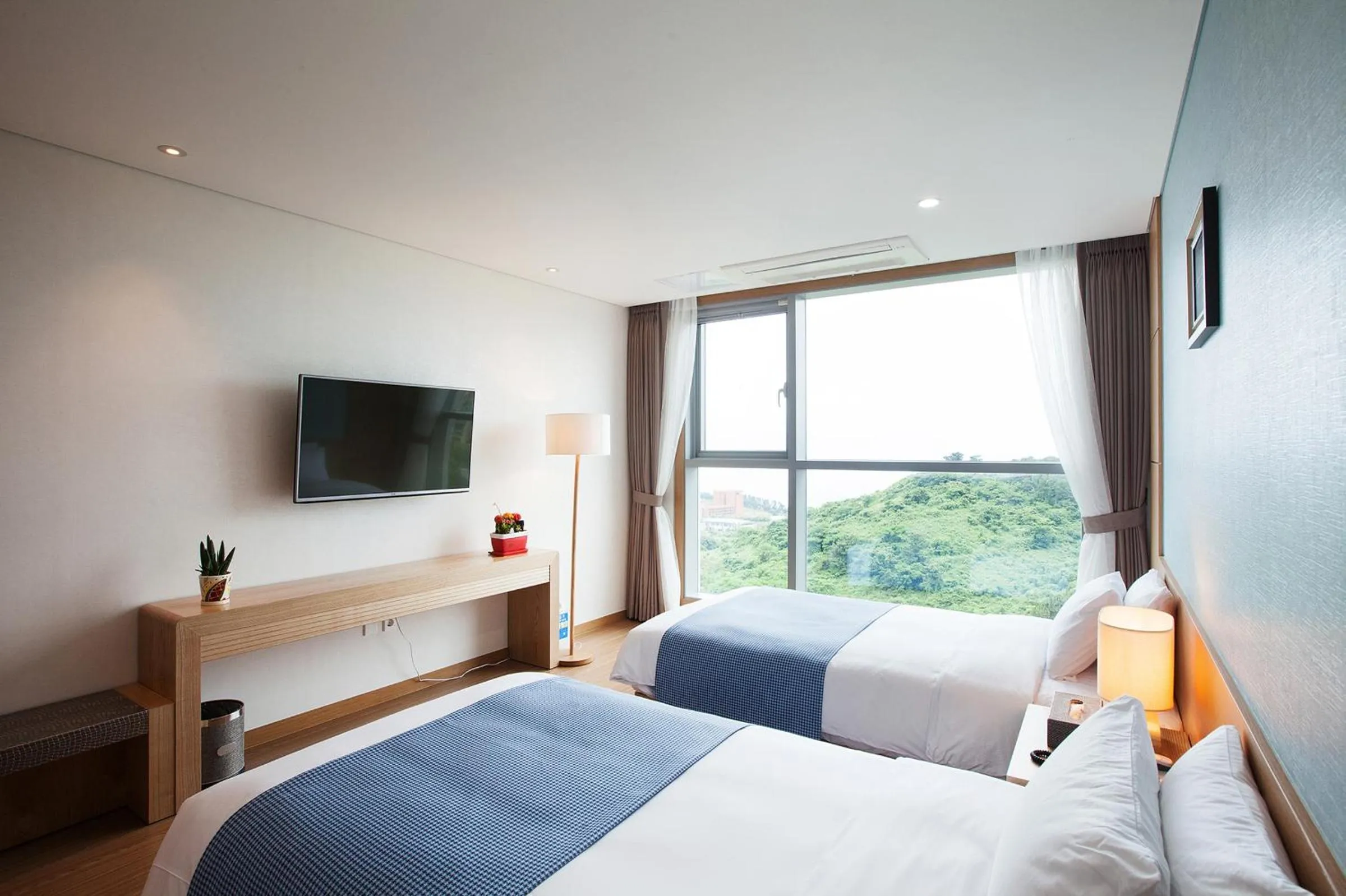 Bedroom, Bed in YOUUS Hotel