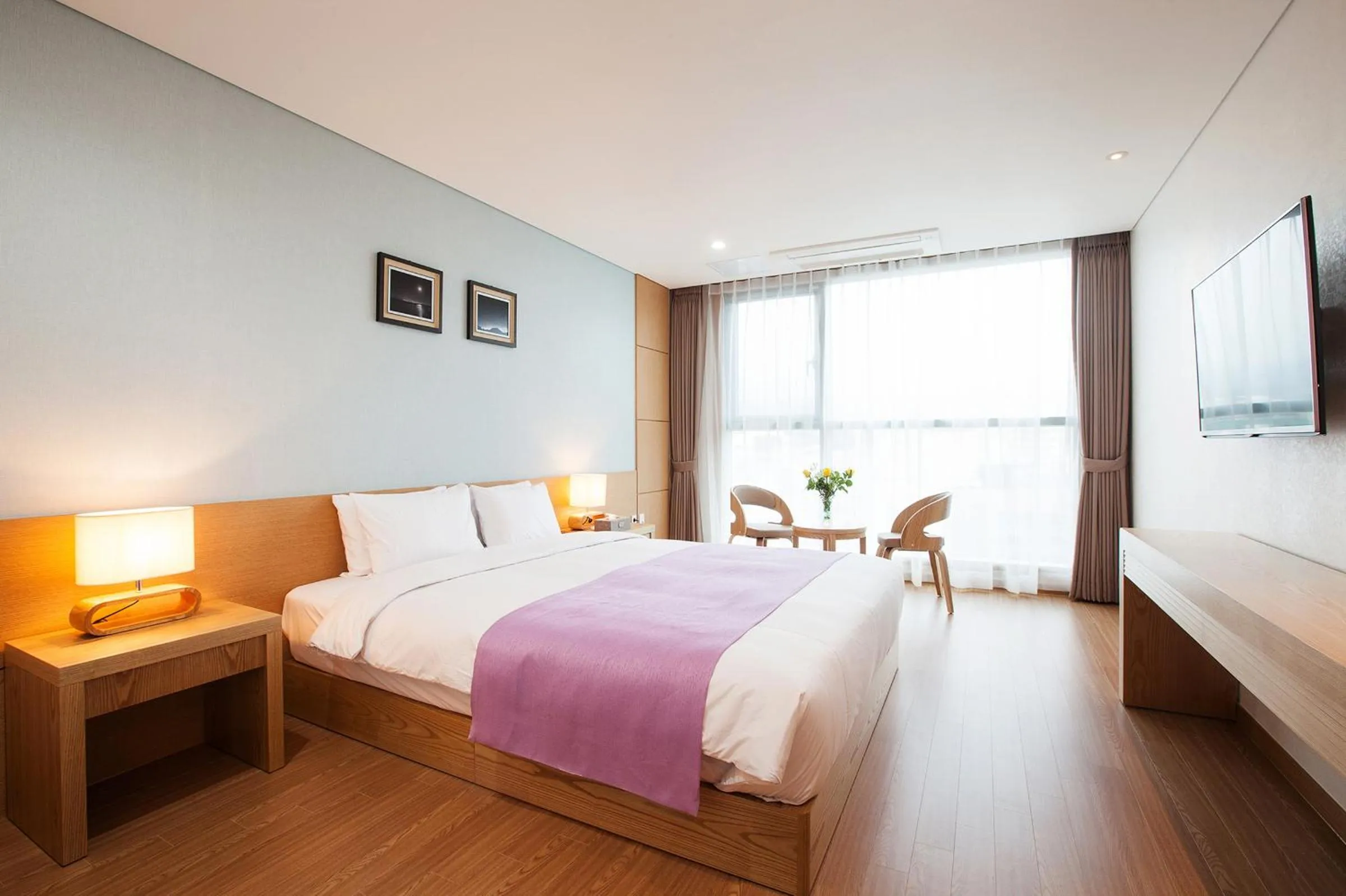 Bedroom, Bed in YOUUS Hotel