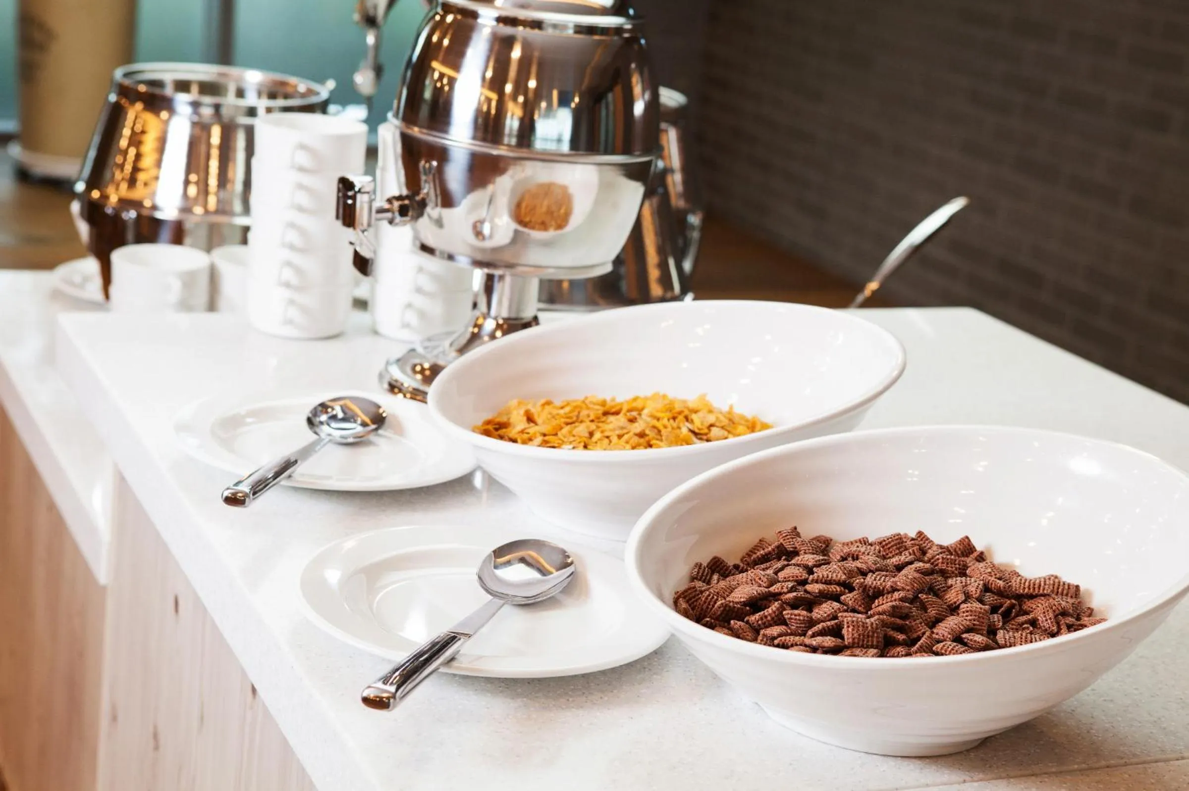 Restaurant/places to eat in YOUUS Hotel