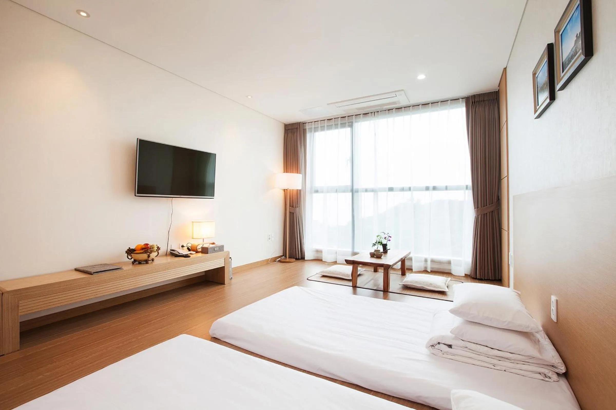 Bedroom, Bed in YOUUS Hotel