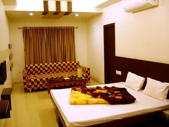 Bed in Hotel Rajmandir