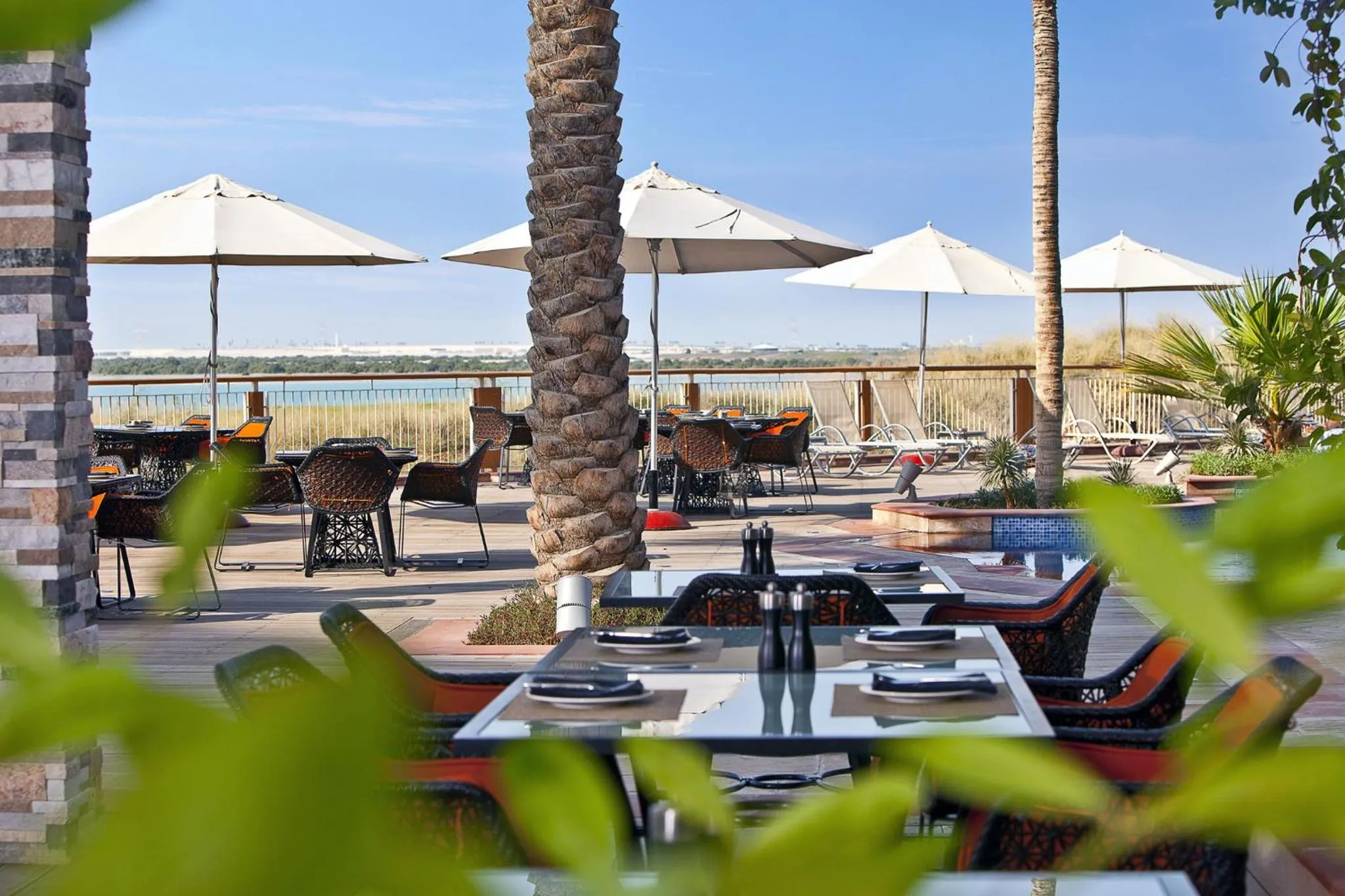 Restaurant/places to eat in Yas Plaza Bay by IHG