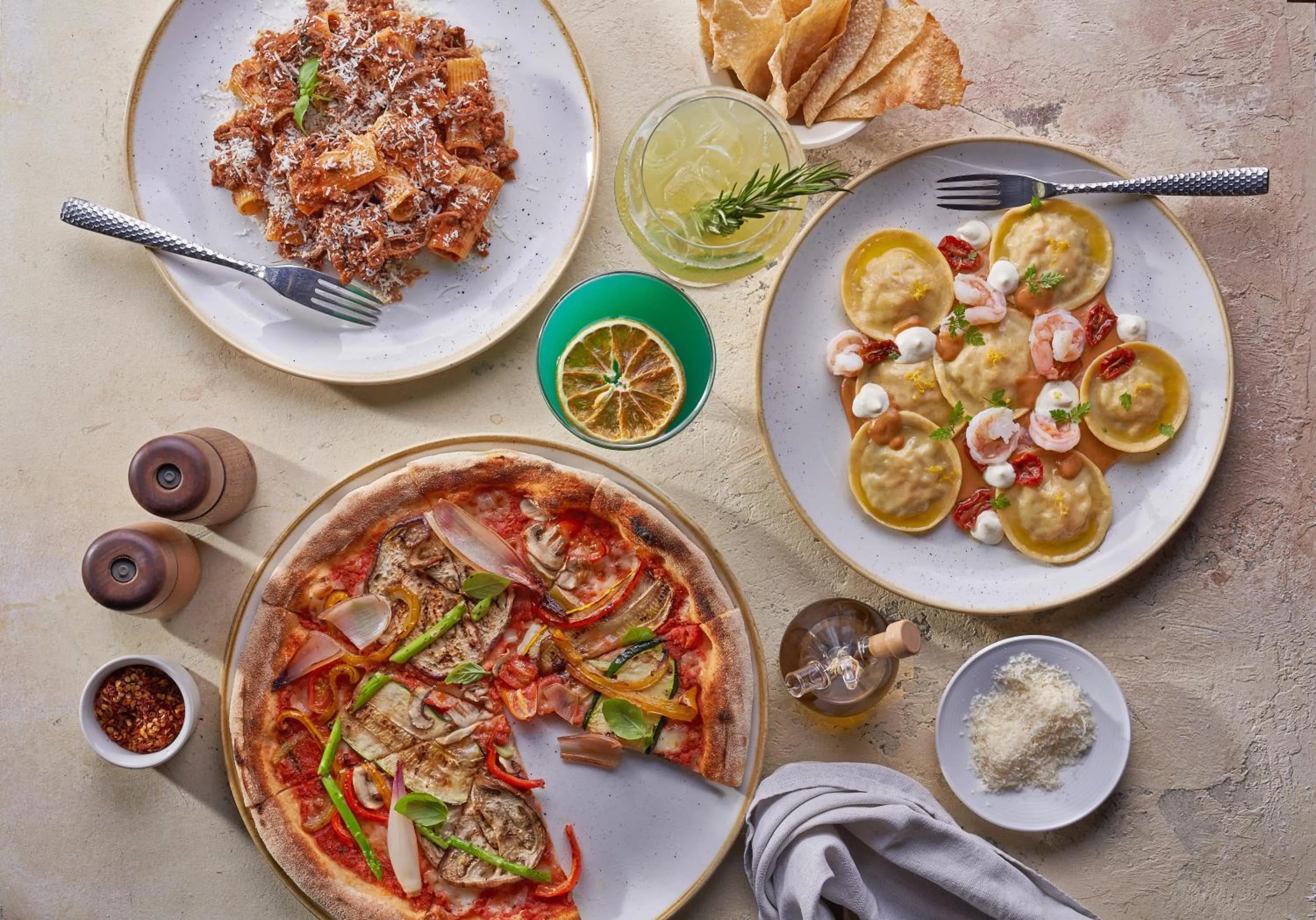 Restaurant/places to eat in Yas Plaza Bay by IHG