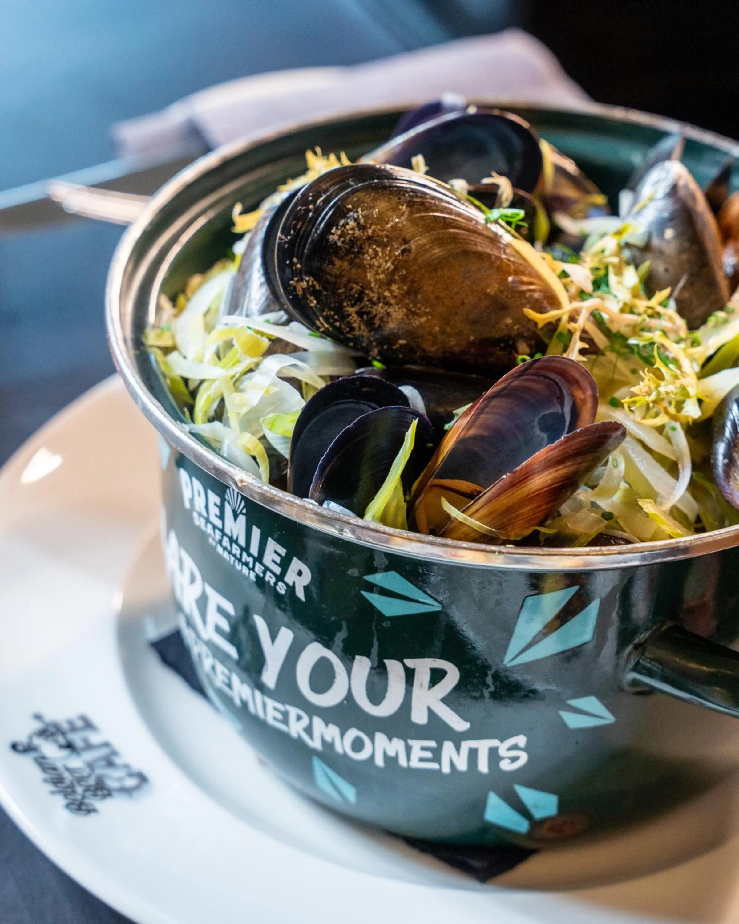 Restaurant/places to eat in Yas Plaza Bay by IHG