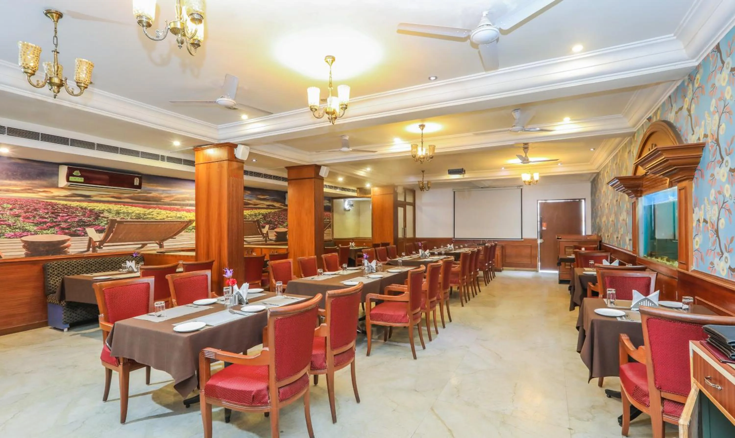 Restaurant/places to eat in Treebo Komfort Suites, 3 Km From Mysore Palace