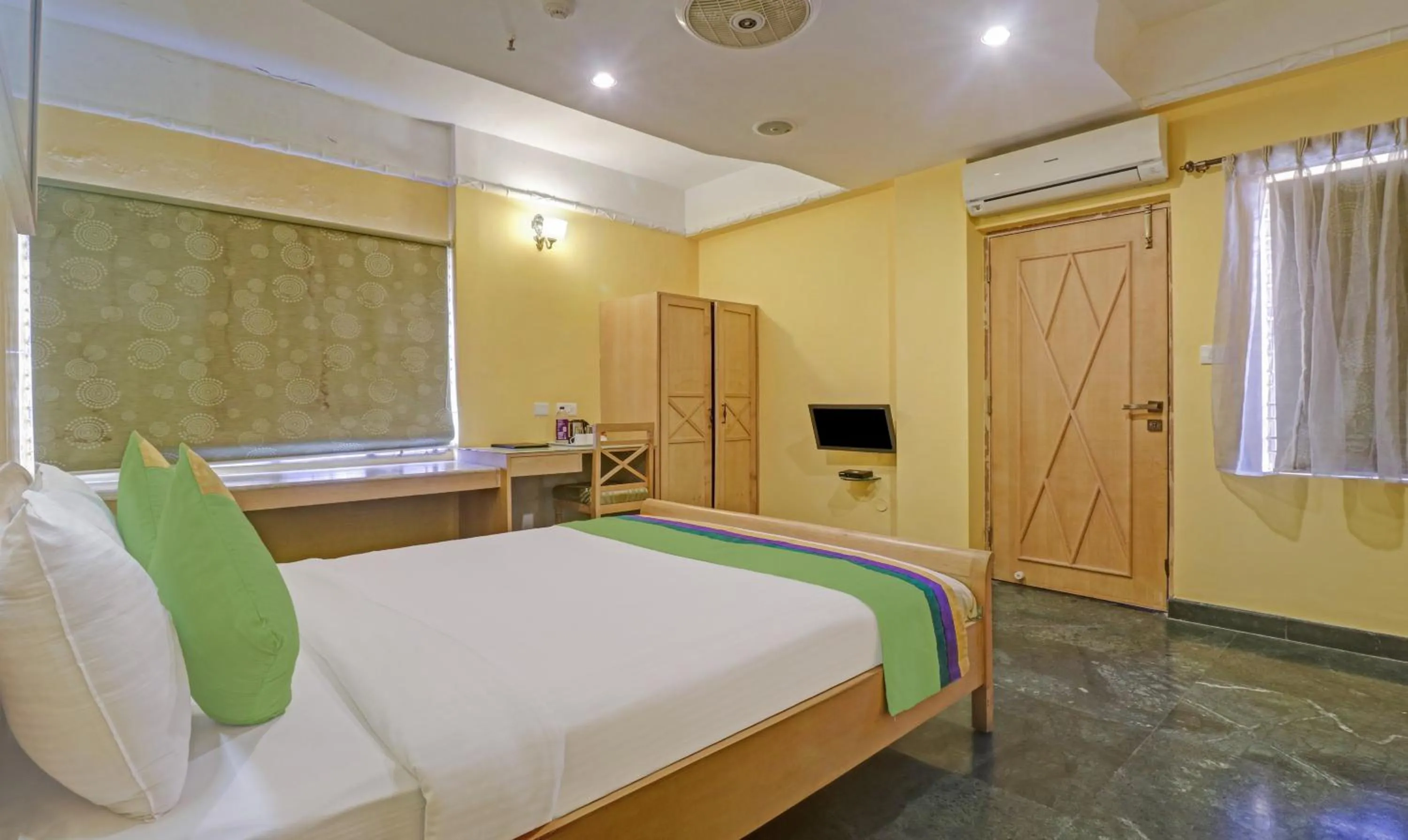 Bedroom, Bed in Treebo Komfort Suites, 3 Km From Mysore Palace