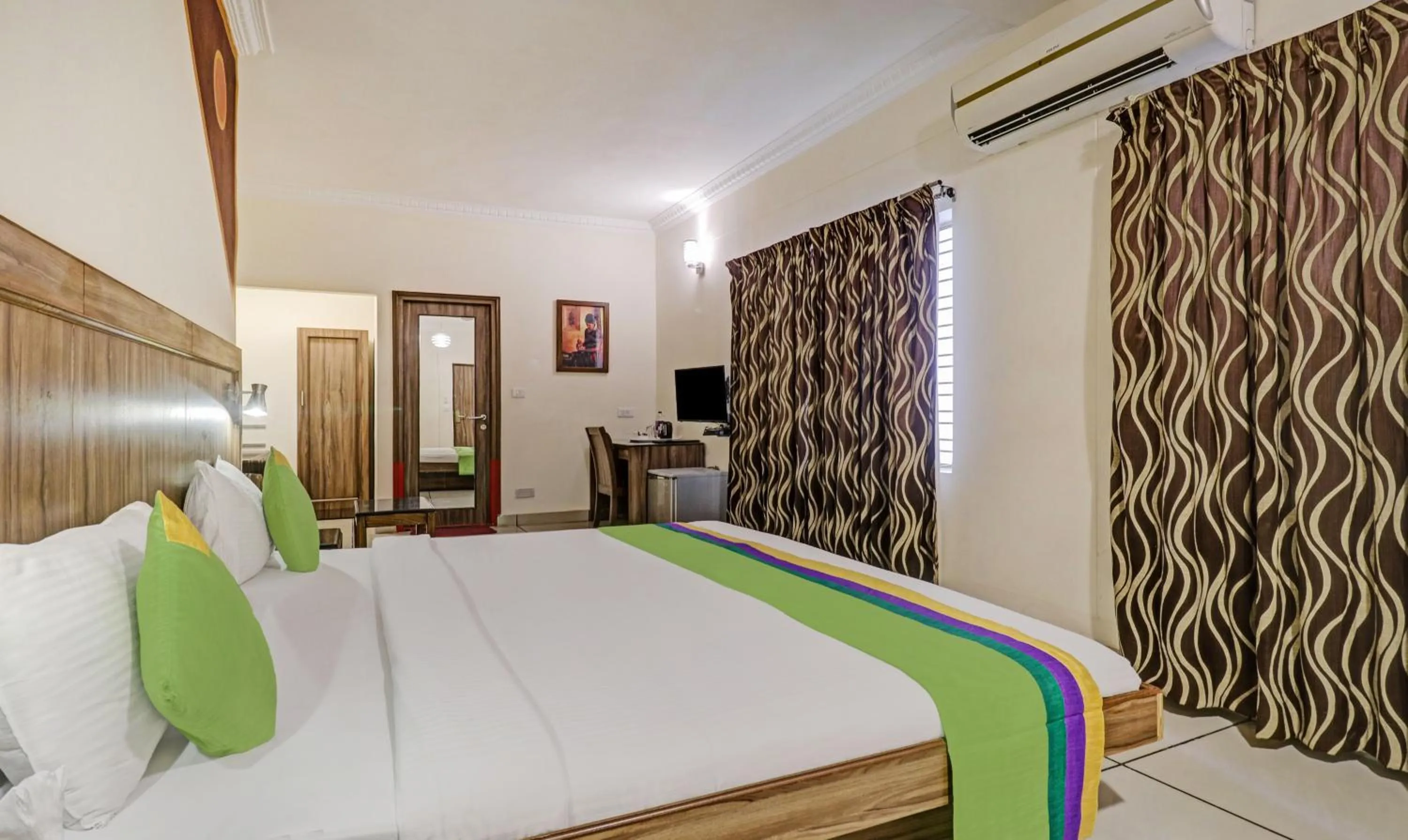 Bedroom, Bed in Treebo Komfort Suites, 3 Km From Mysore Palace