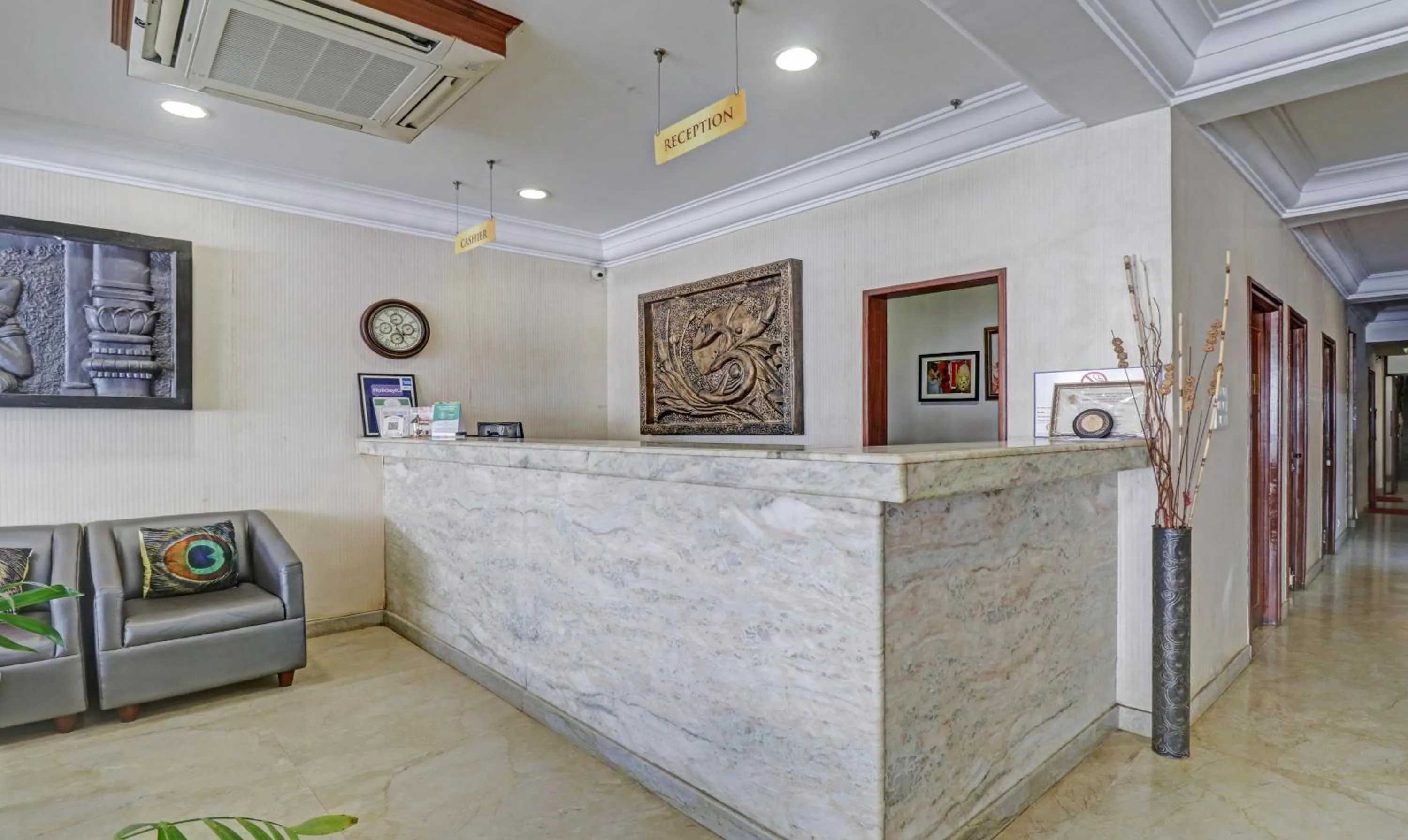 Lobby or reception in Treebo Komfort Suites, 3 Km From Mysore Palace