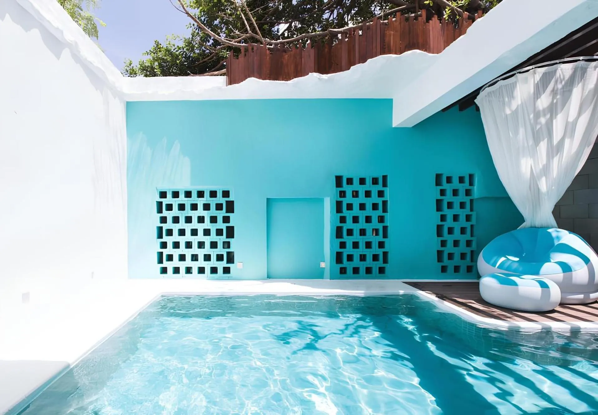 Swimming pool in Villa Windingland