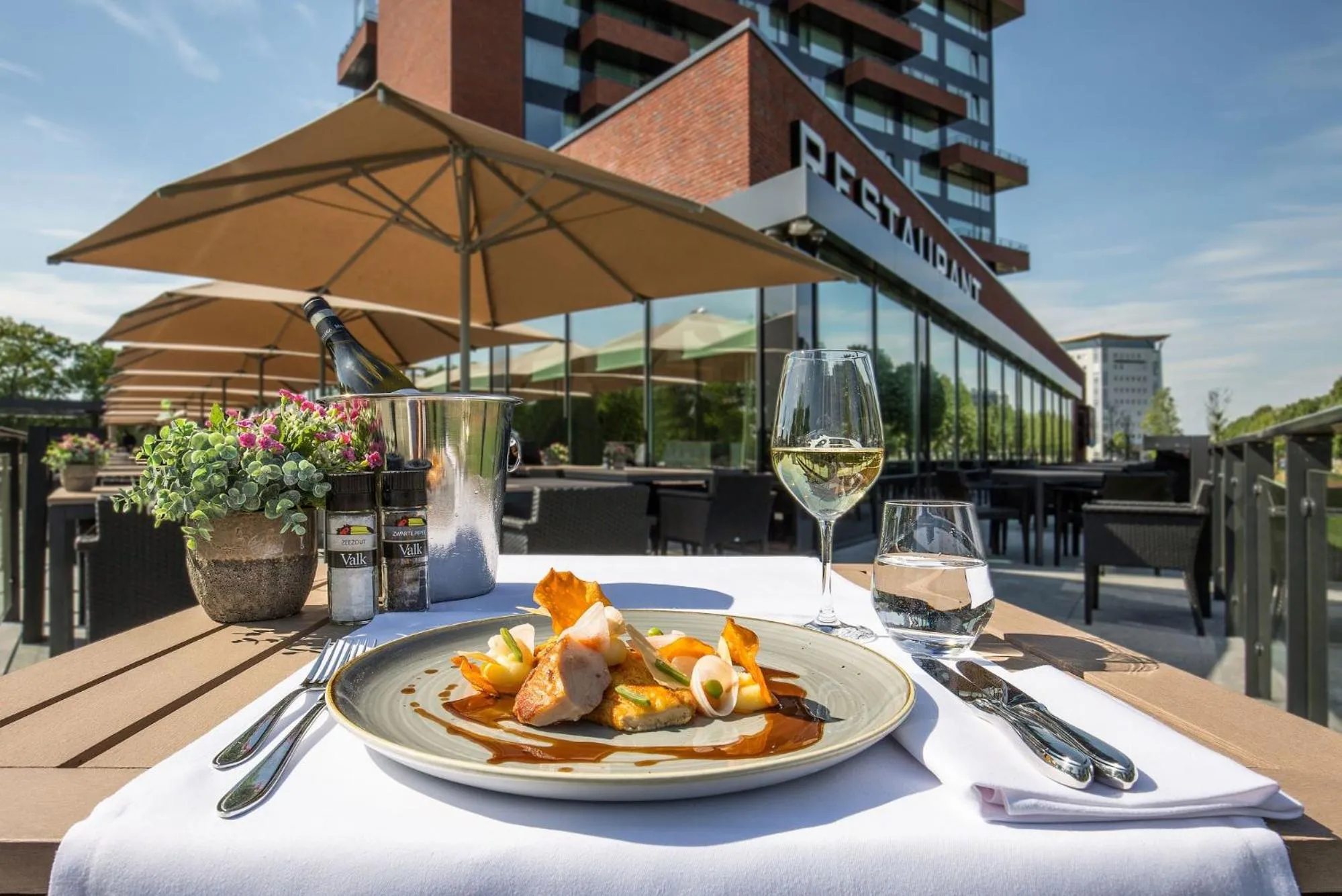 Restaurant/places to eat in Van der Valk Hotel Enschede