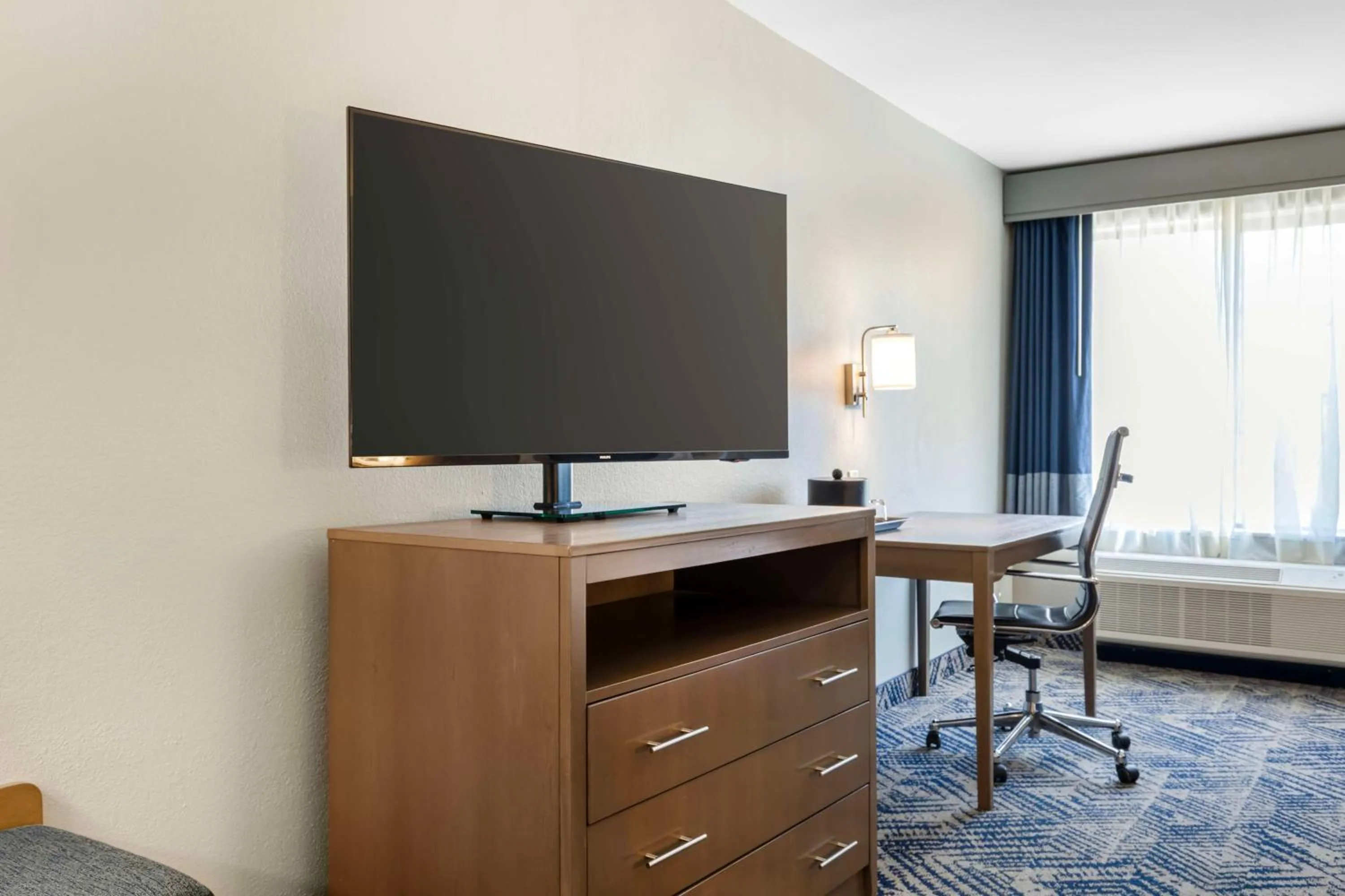 Bedroom in Best Western Plus Lewisville Flower Mound