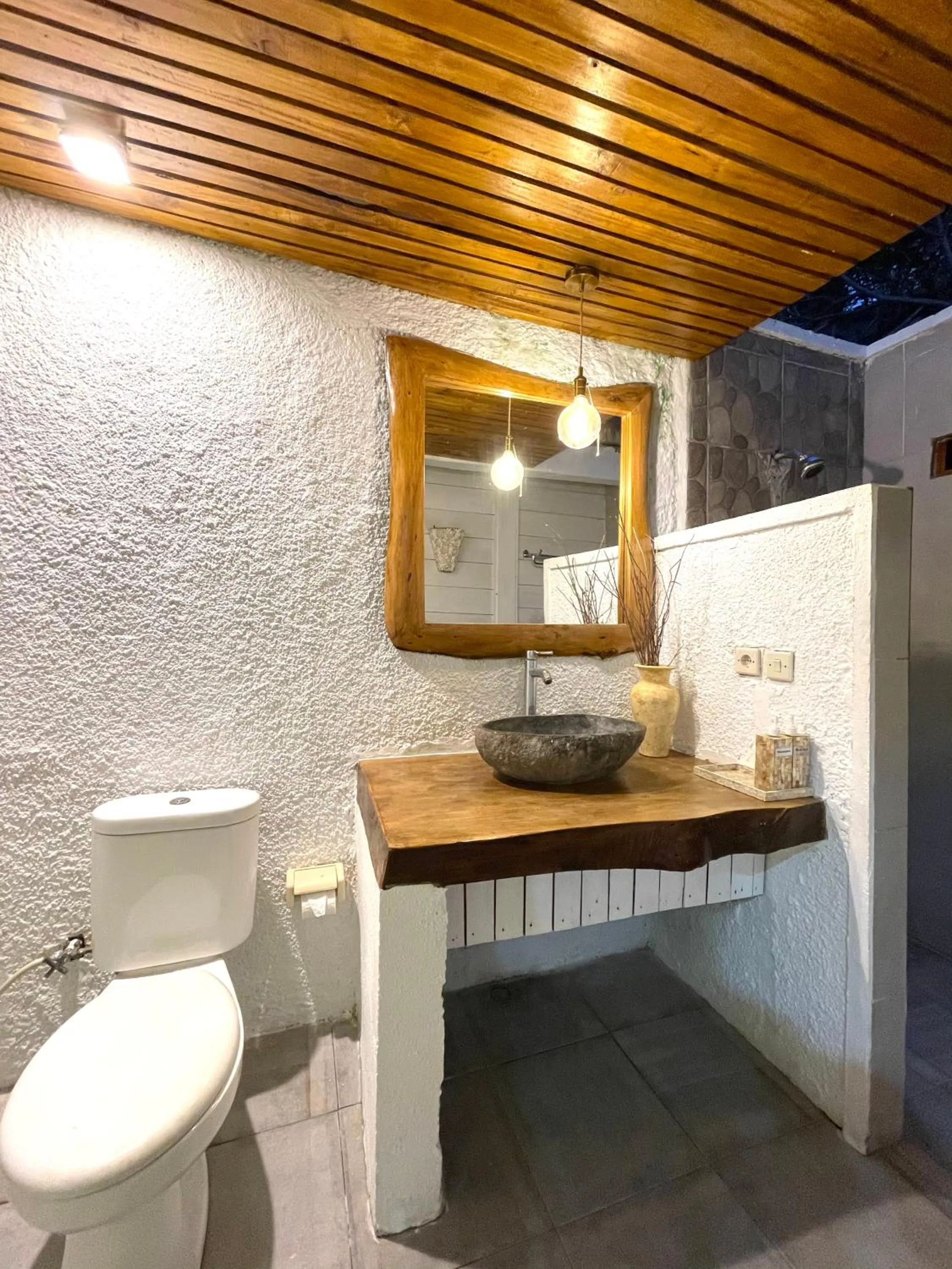 Toilet in Gili Breeze Tropical Bungalows