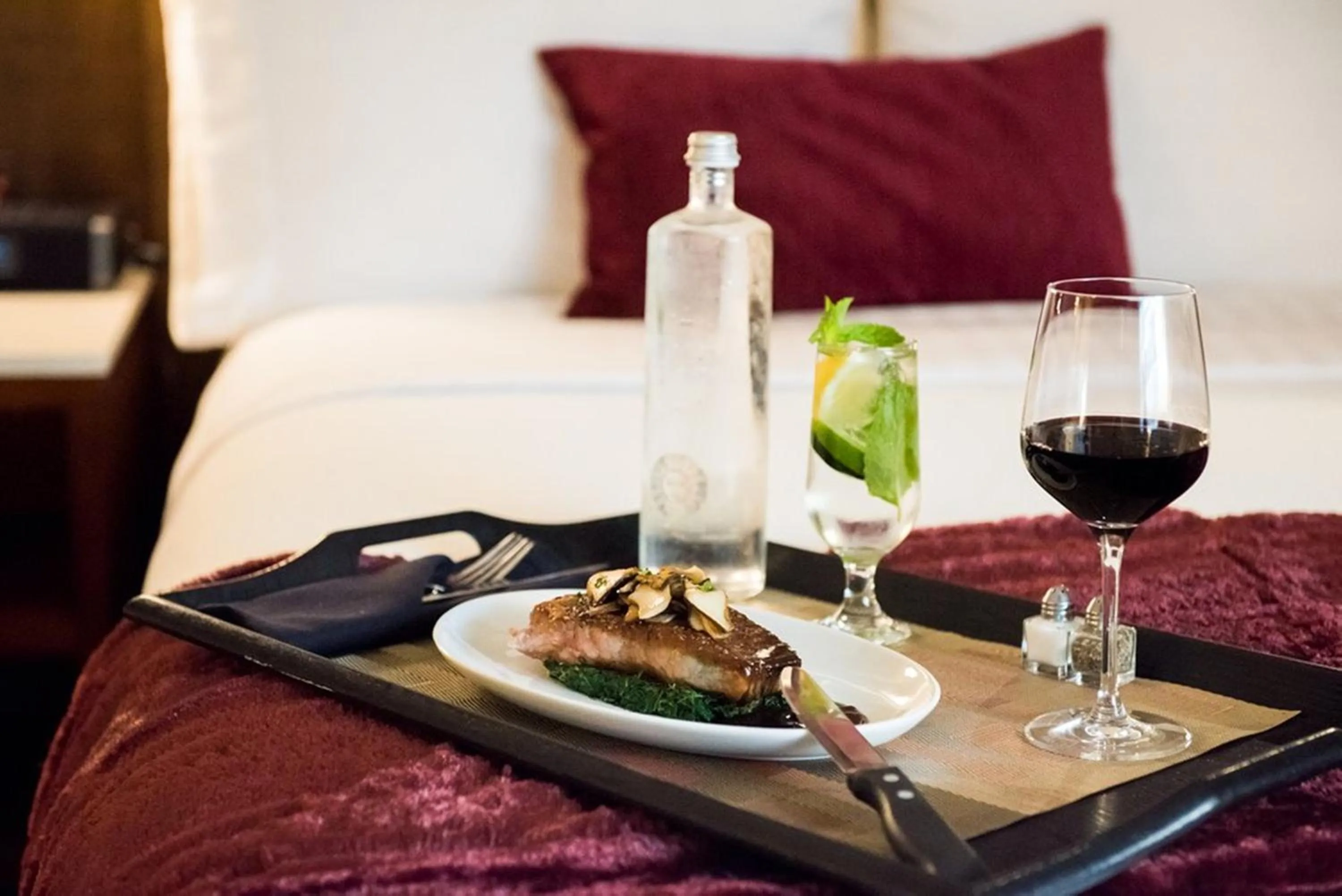 Photo of the whole room in Holiday Inn Long Beach - Airport by IHG