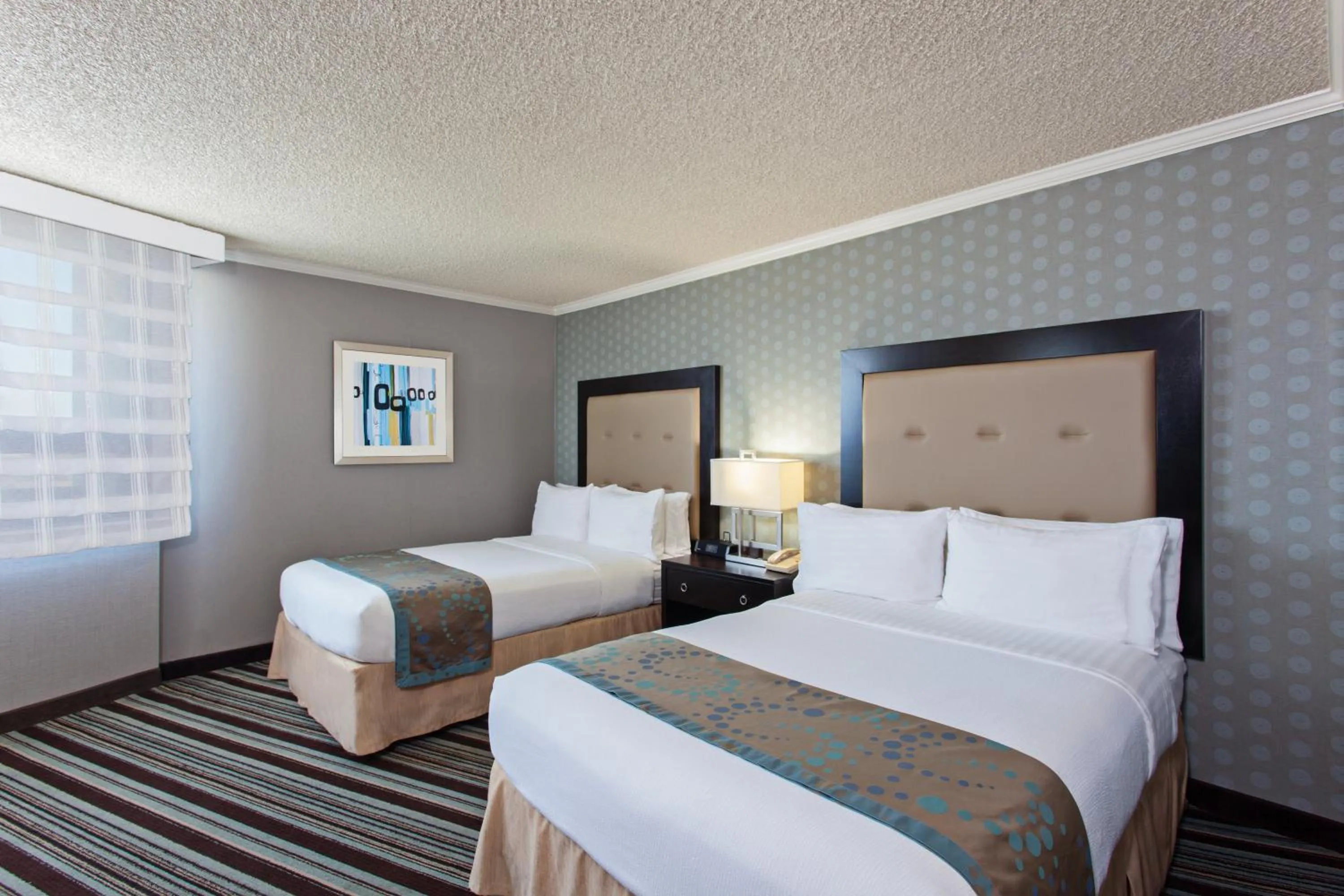 Photo of the whole room, Bed in Holiday Inn Long Beach - Airport by IHG