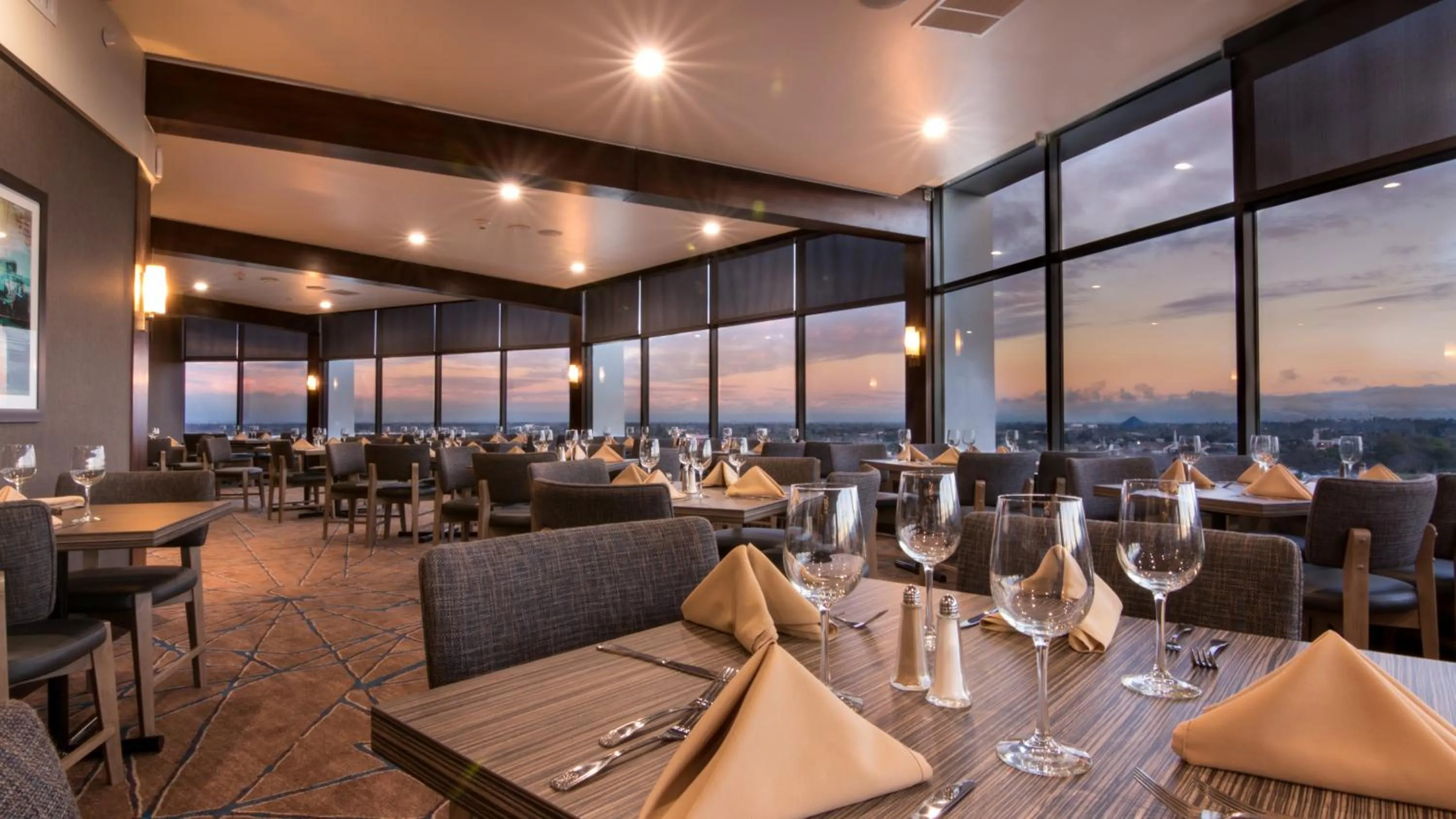 Restaurant/places to eat in Holiday Inn Long Beach - Airport by IHG