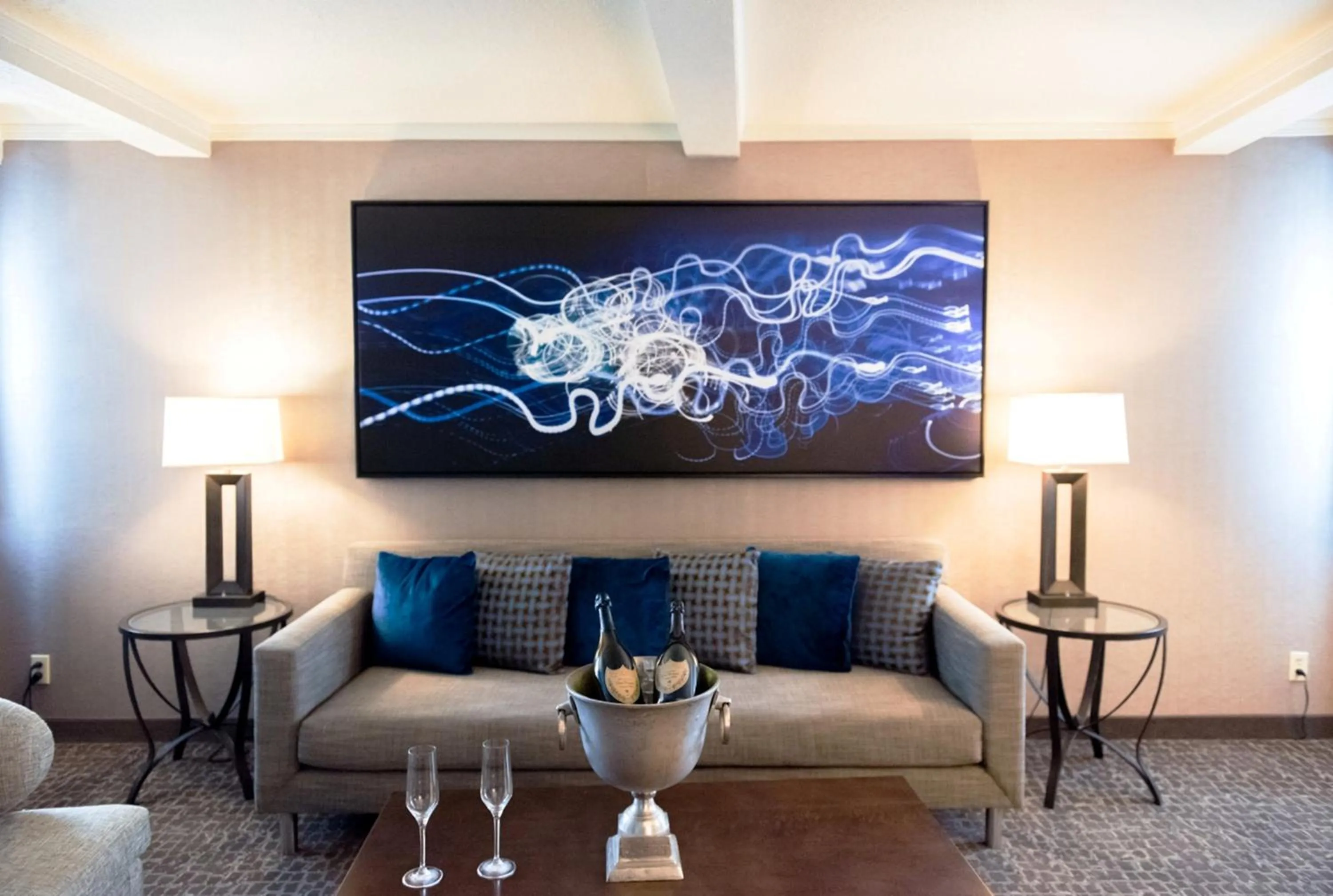 Living room in Holiday Inn Long Beach - Airport by IHG