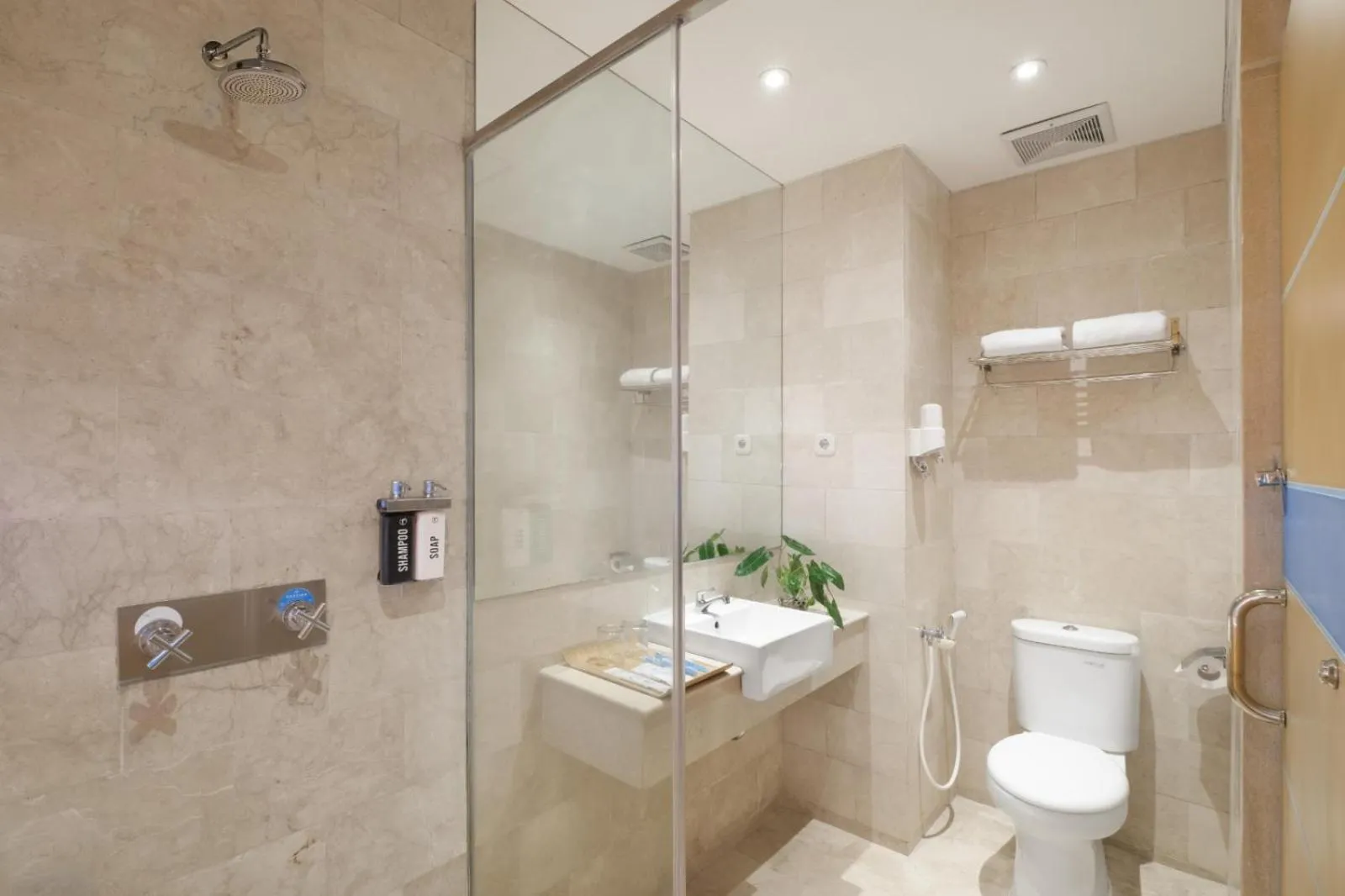 Bathroom in Grand Tebu Hotel