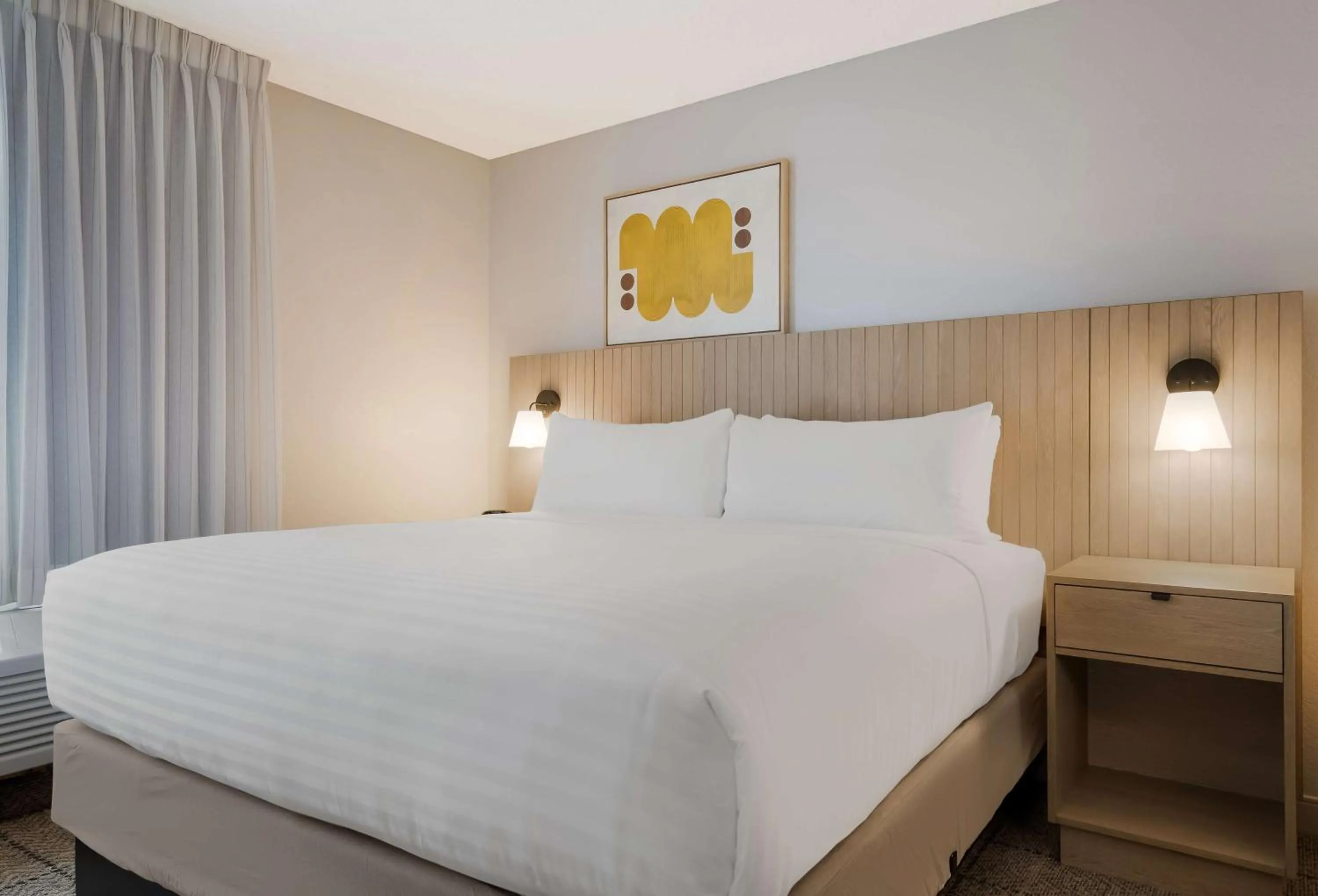 Queen Studio Suite in Sonesta Simply Suites Irvine East Foothill