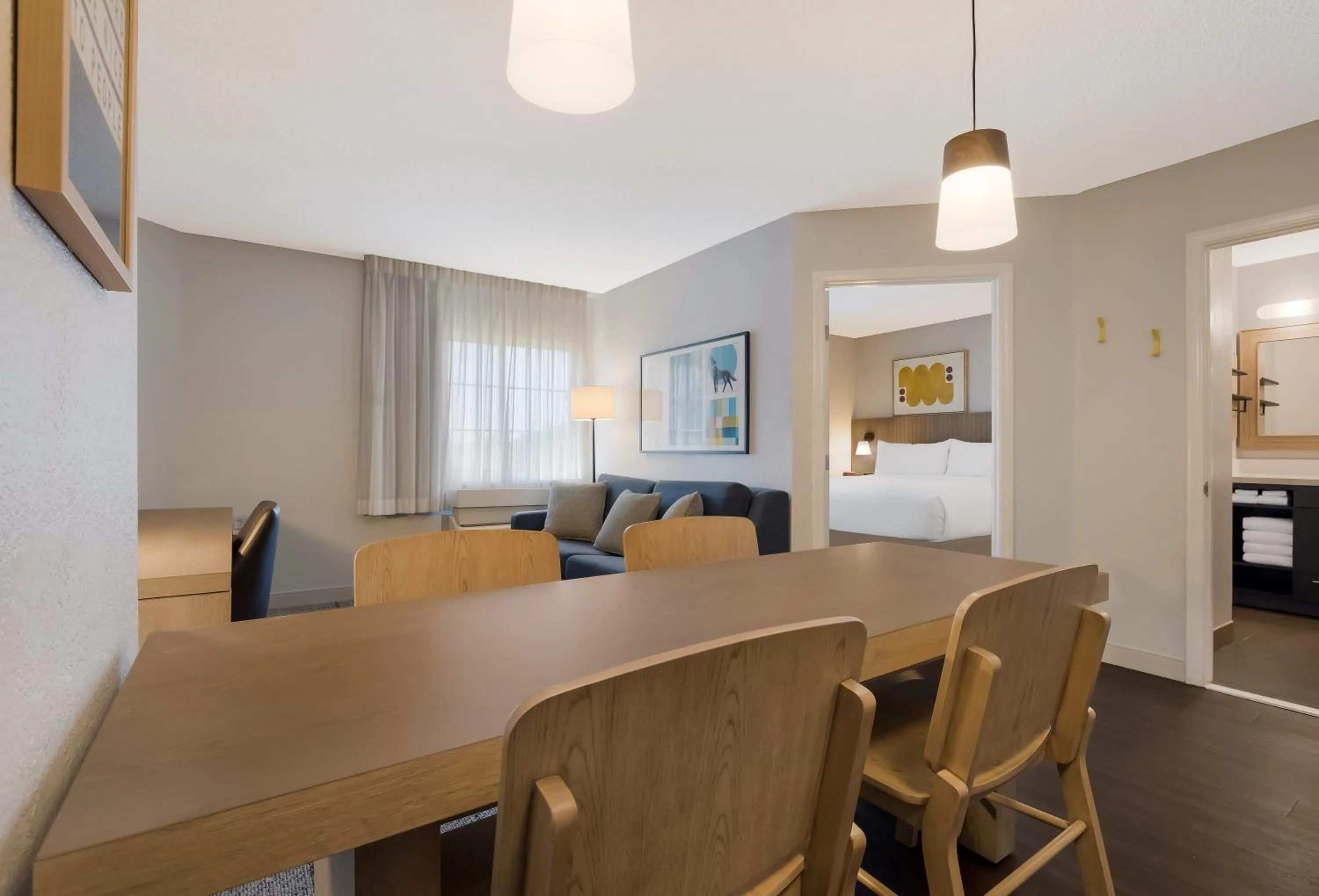 Living room in Sonesta Simply Suites Irvine East Foothill