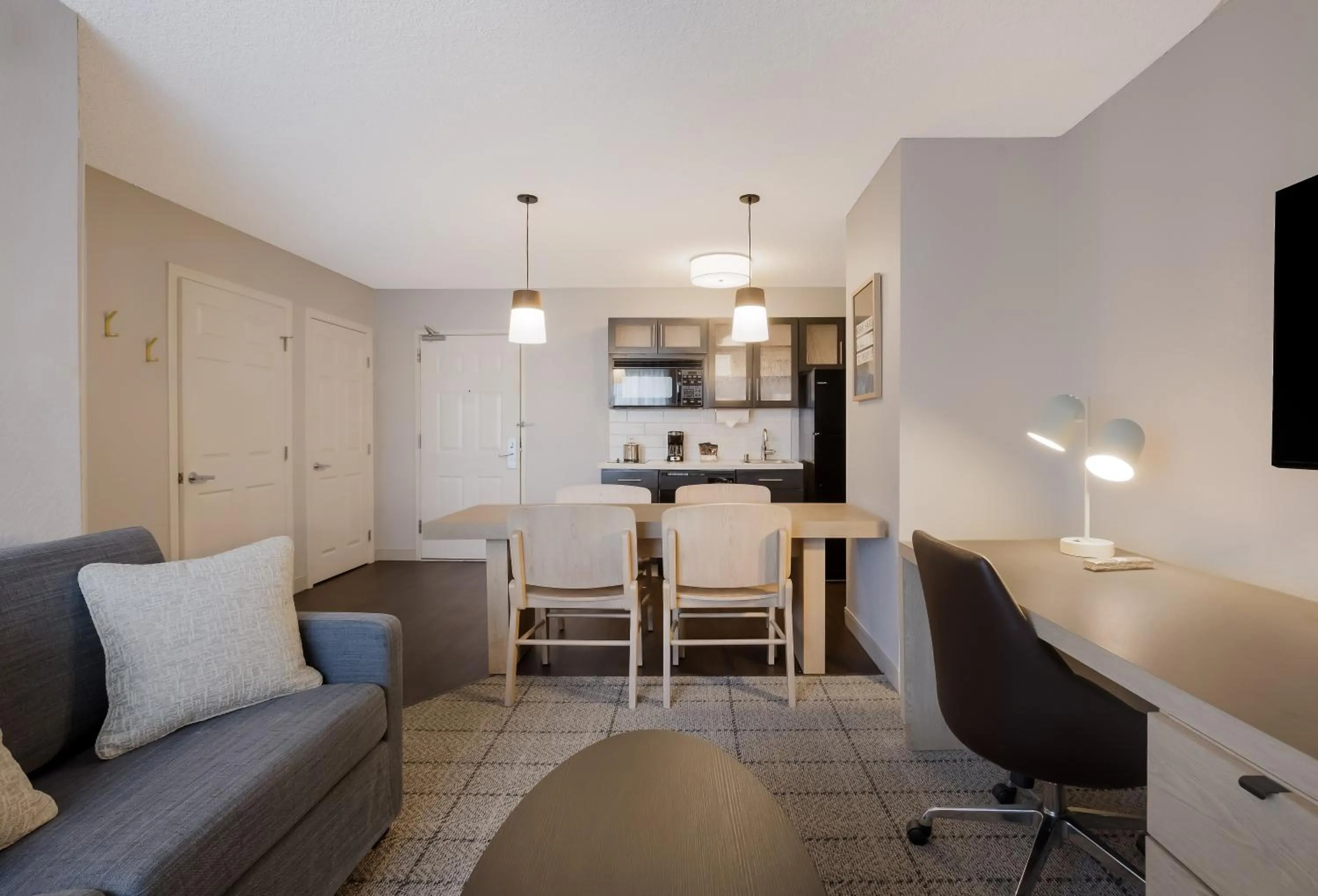 Kitchen or kitchenette in Sonesta Simply Suites Irvine East Foothill