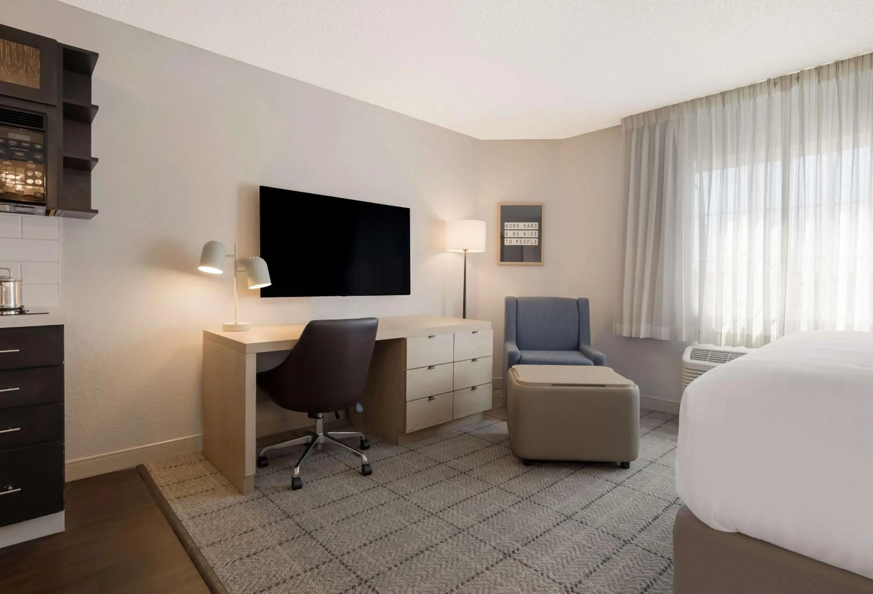 Queen Studio Suite with Bathtub - Mobility Accessible in Sonesta Simply Suites Irvine East Foothill