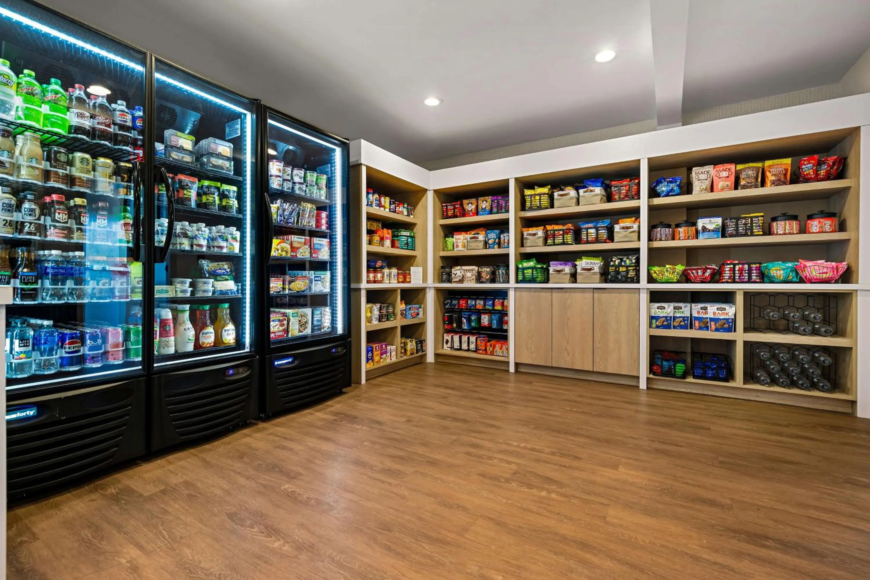 Property building in Sonesta Simply Suites Irvine East Foothill