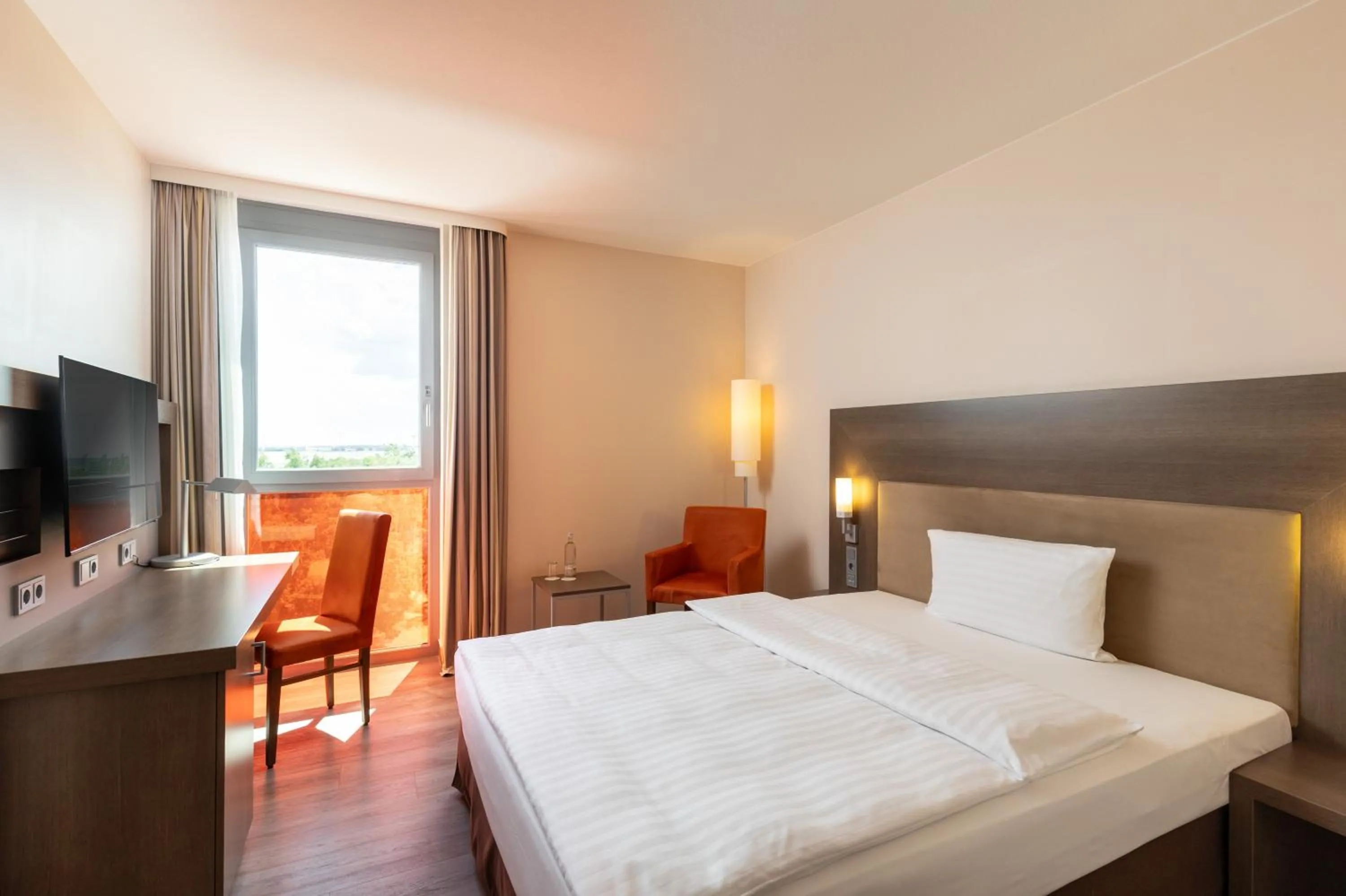 Bed in IntercityHotel Berlin Airport Area North