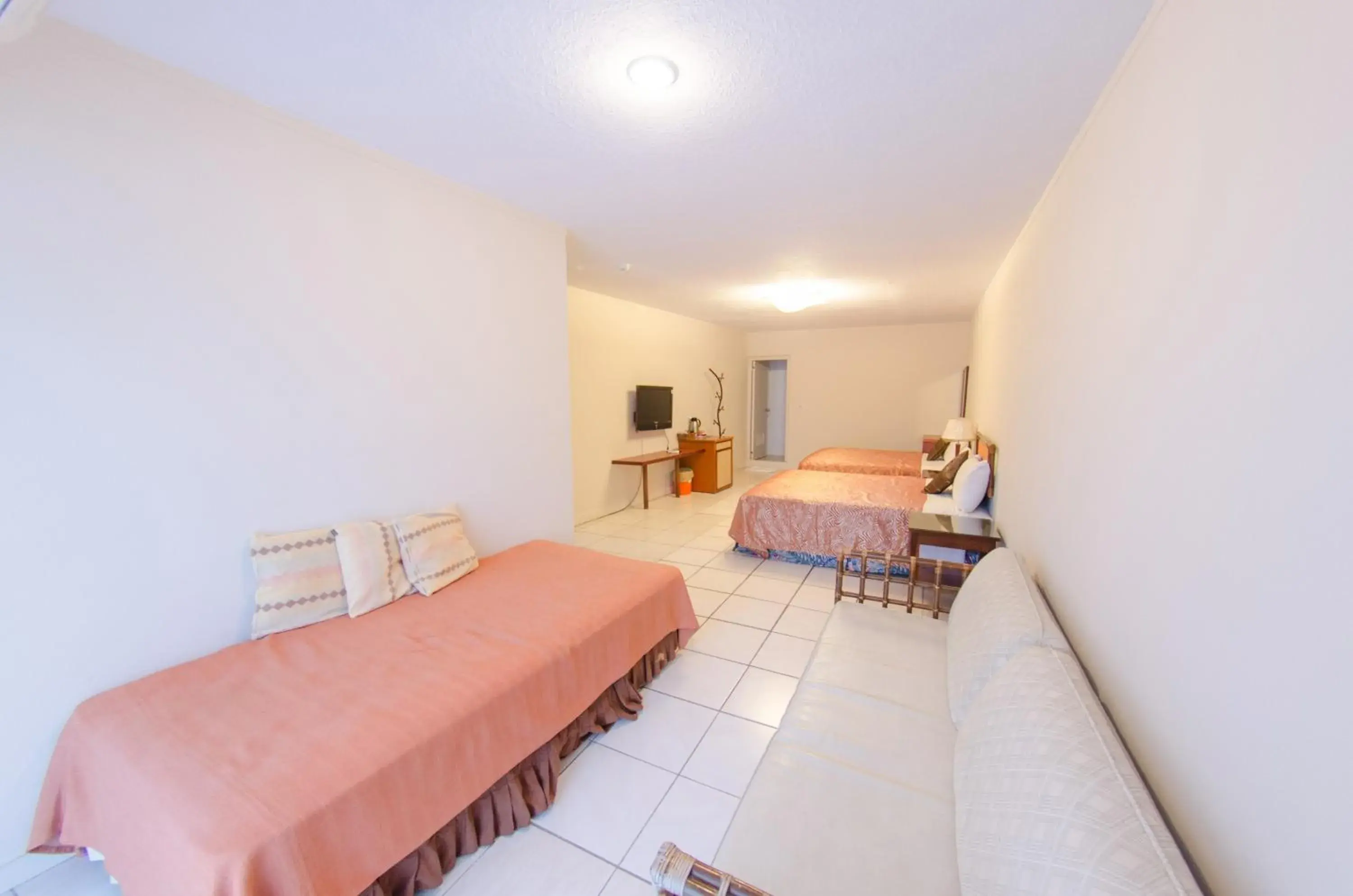 Economy Quadruple Room in Palm Tree Hotel Kenting Economy Quadruple Room in Palm Tree Hotel Kenting