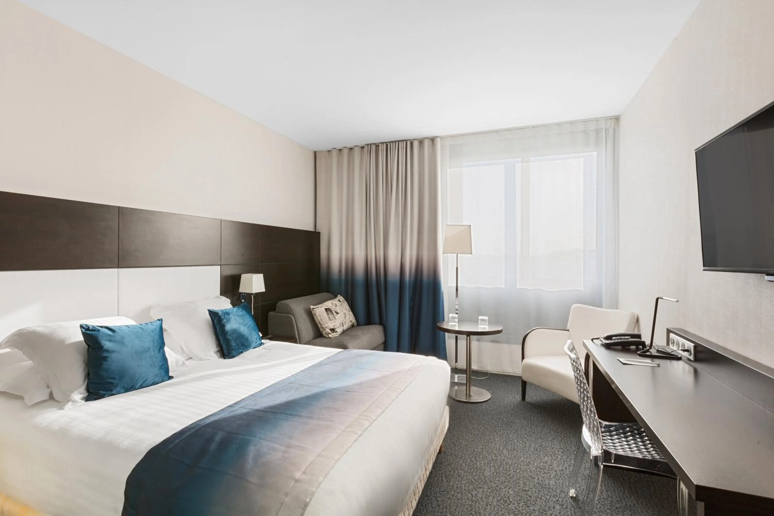 Photo of the whole room, Bed in Best Western Plus Europe Hôtel Brest