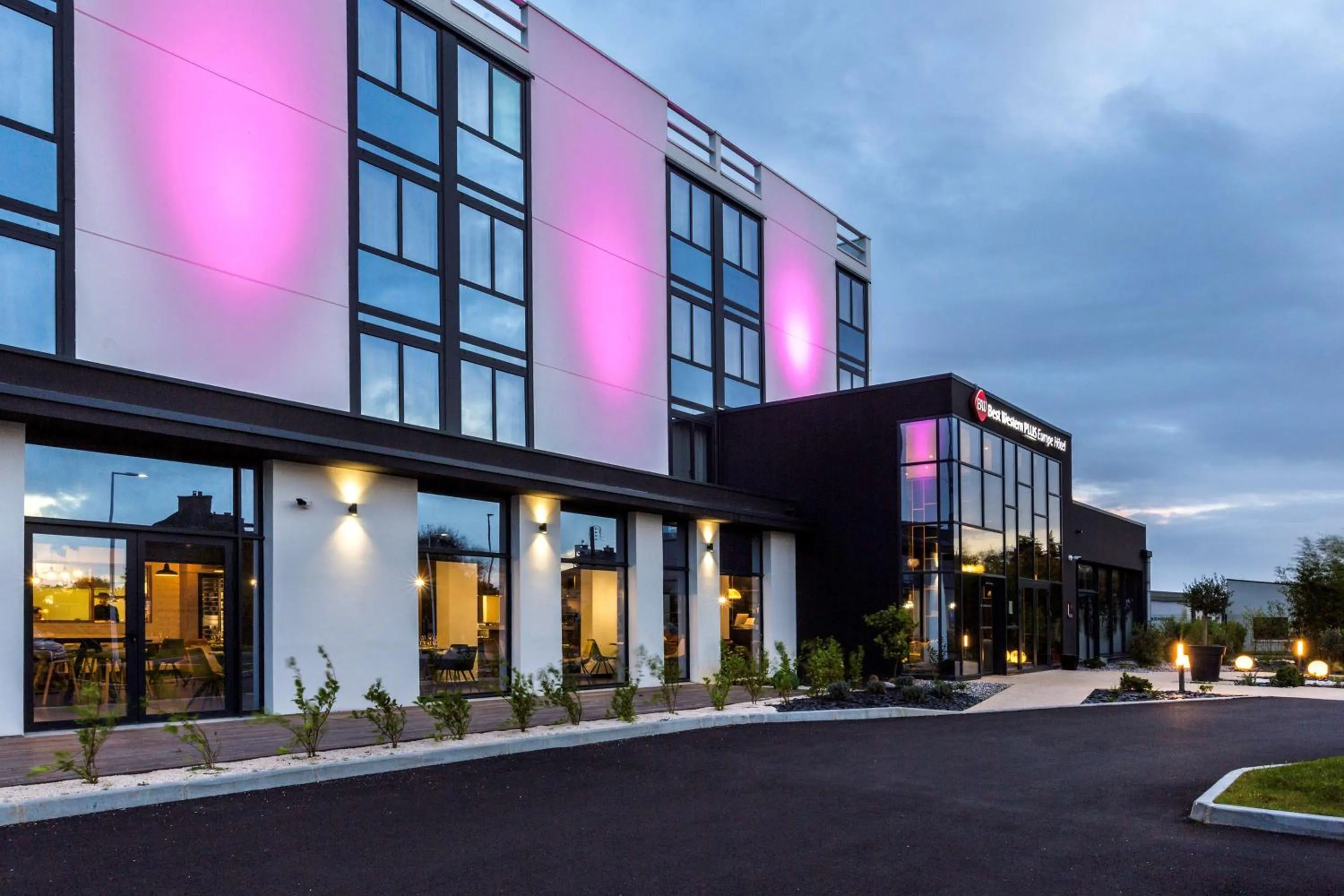 Property building in Best Western Plus Europe Hôtel Brest