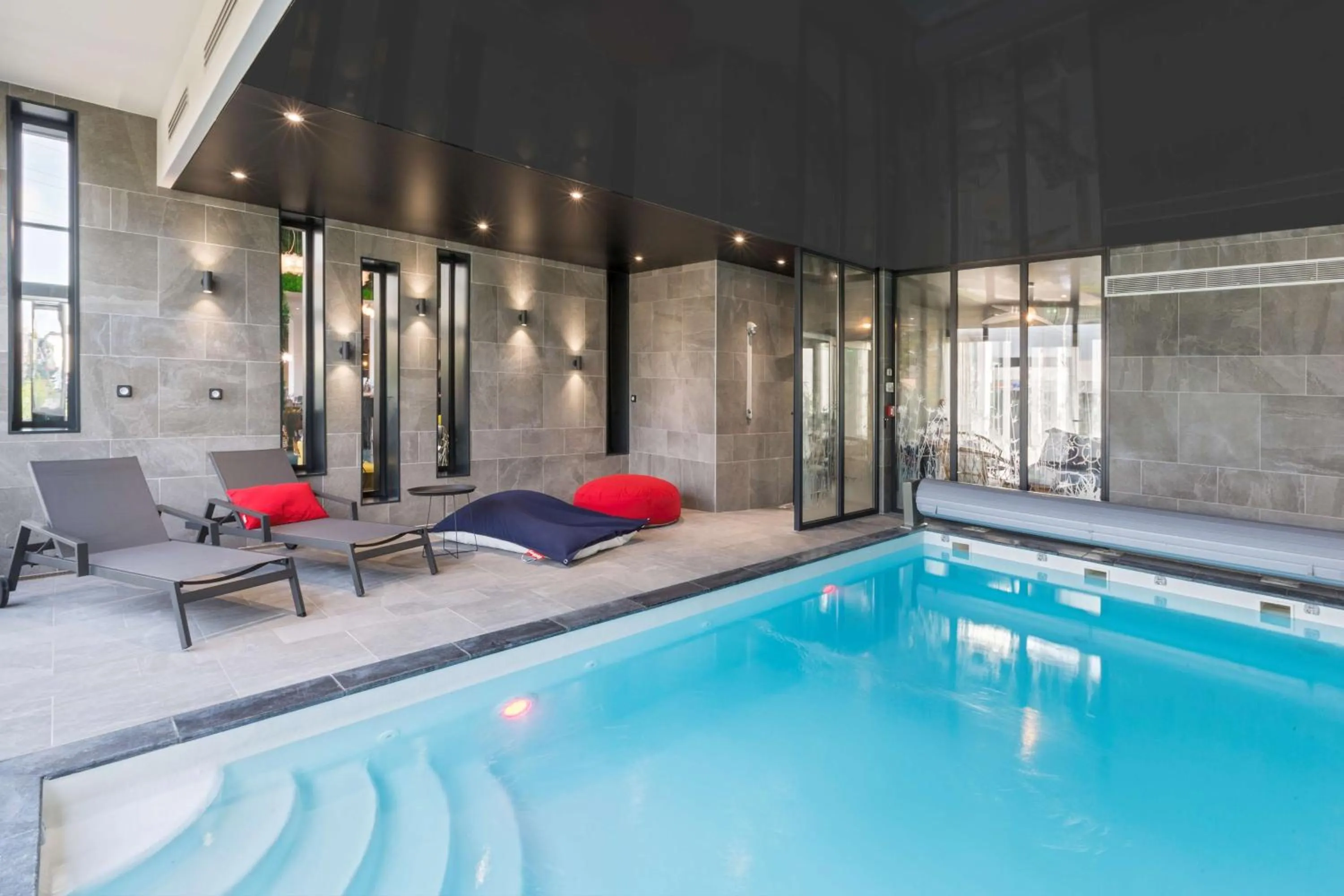 Pool view in Best Western Plus Europe Hôtel Brest