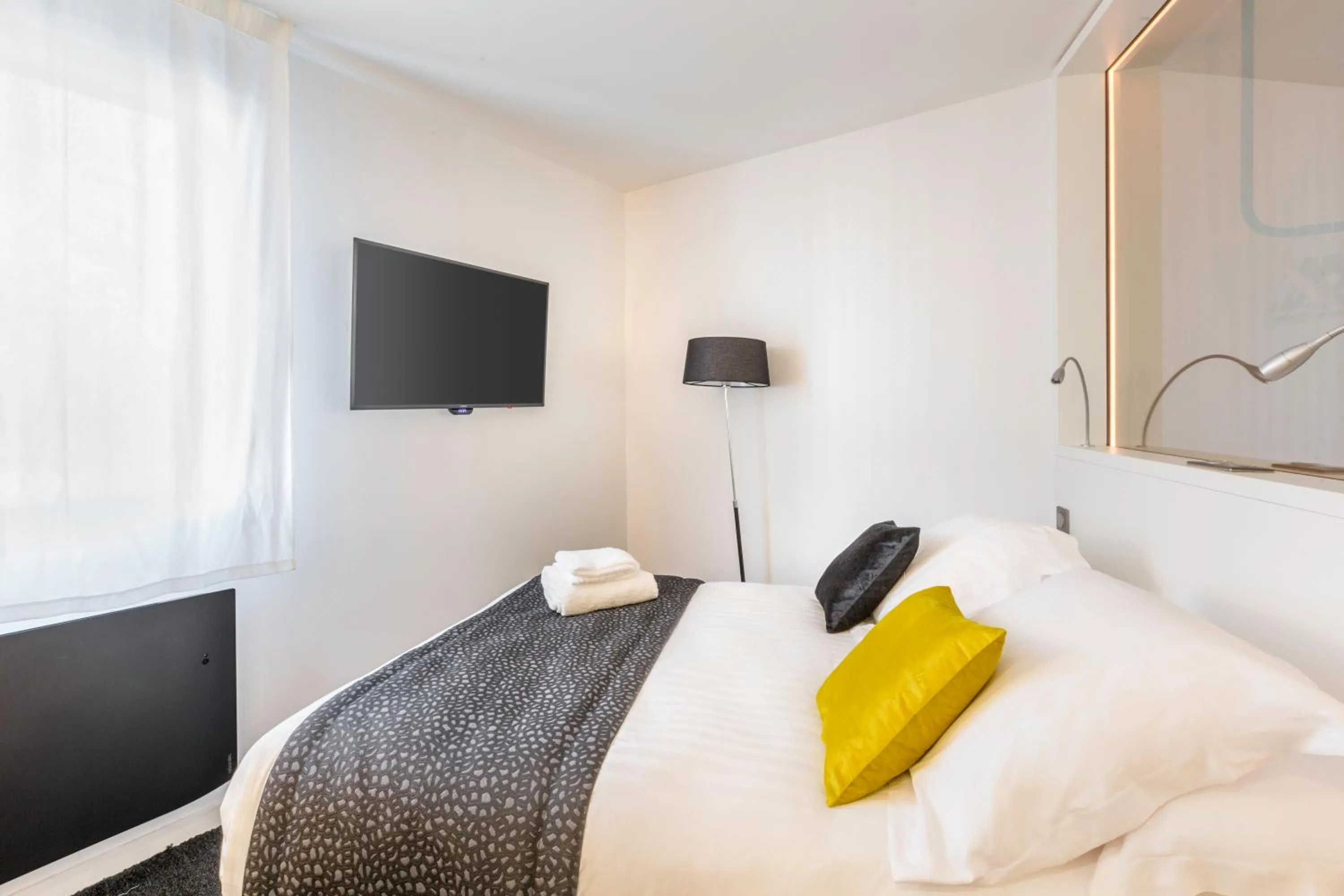 Photo of the whole room, Bed in Best Western Plus Europe Hôtel Brest