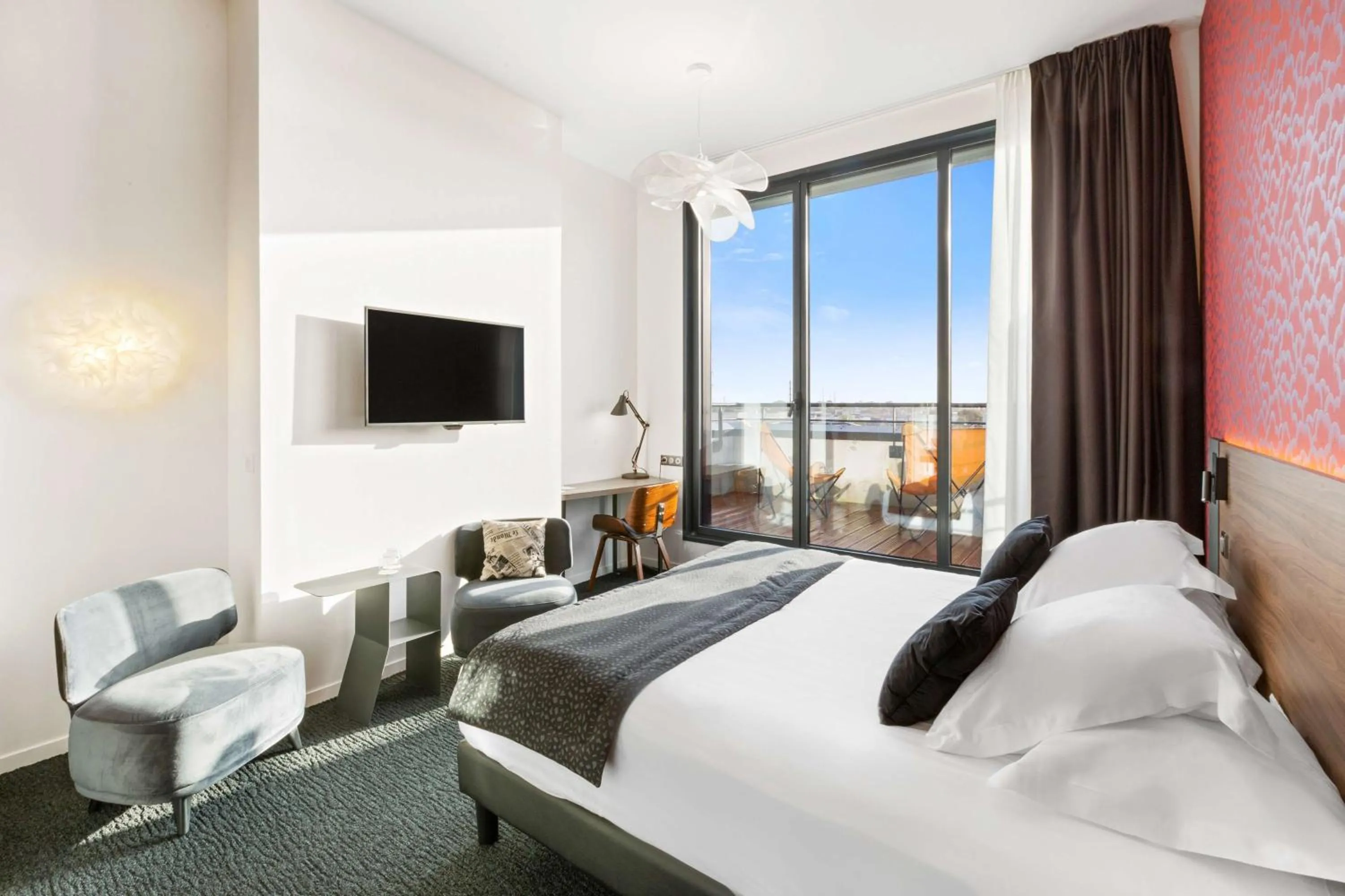 Balcony/Terrace, Bed in Best Western Plus Europe Hôtel Brest