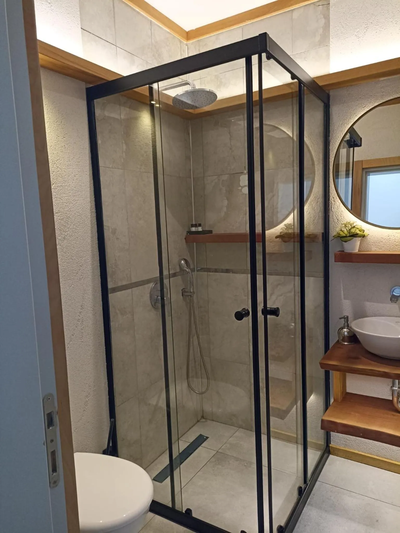 Shower in M Suite