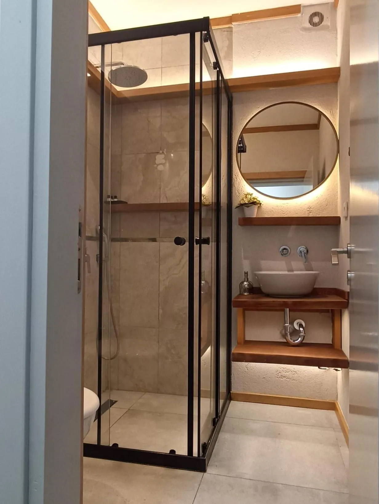 Shower in M Suite